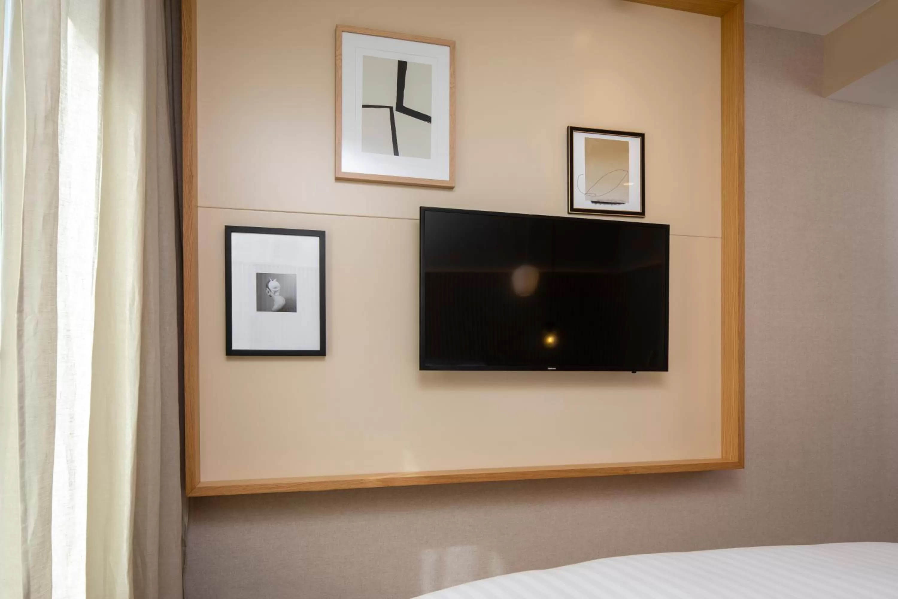 Bedroom, Bed in Hôtel Beige