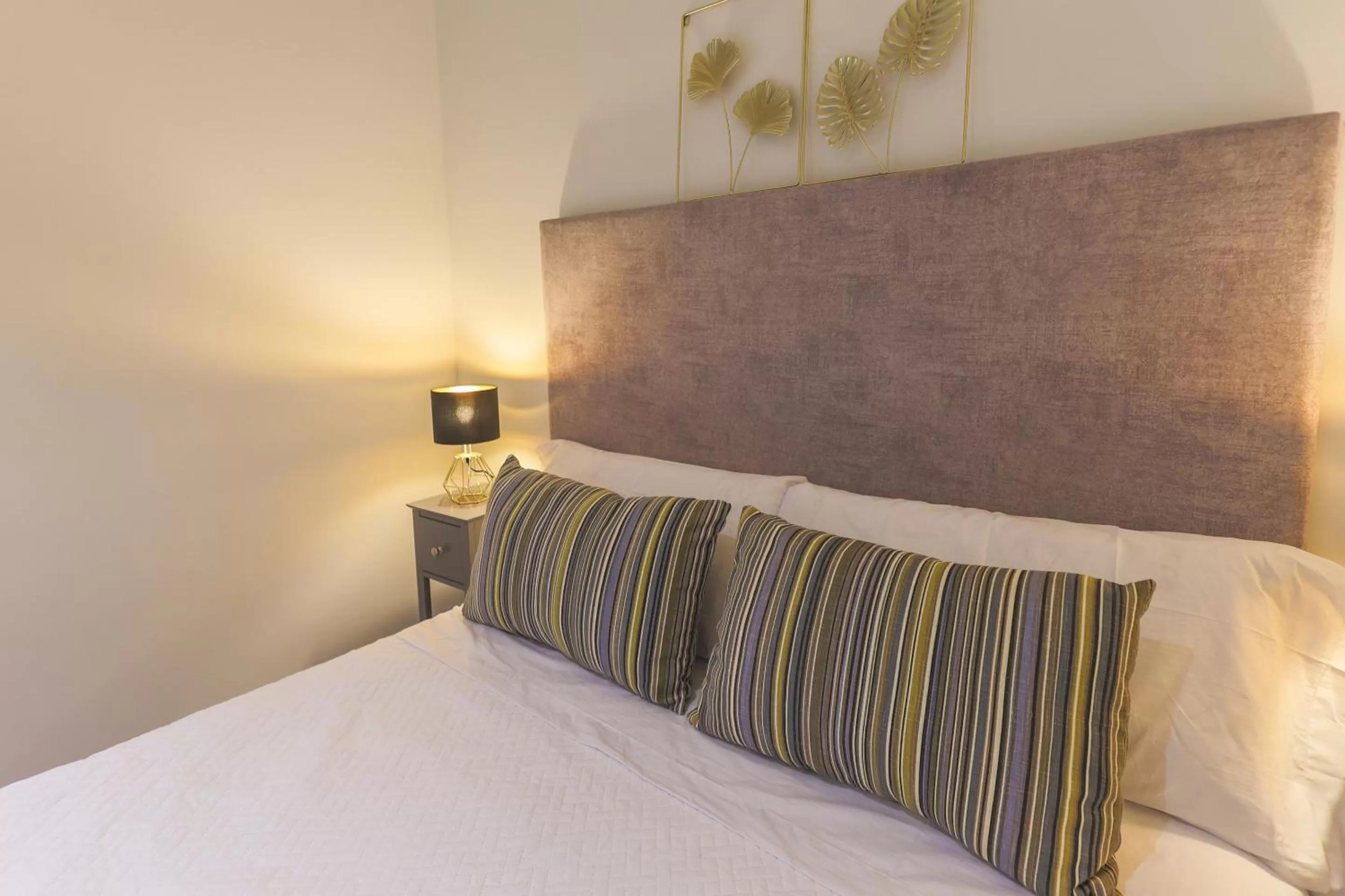 Double Room with Private Bathroom in Dorinda Rooms