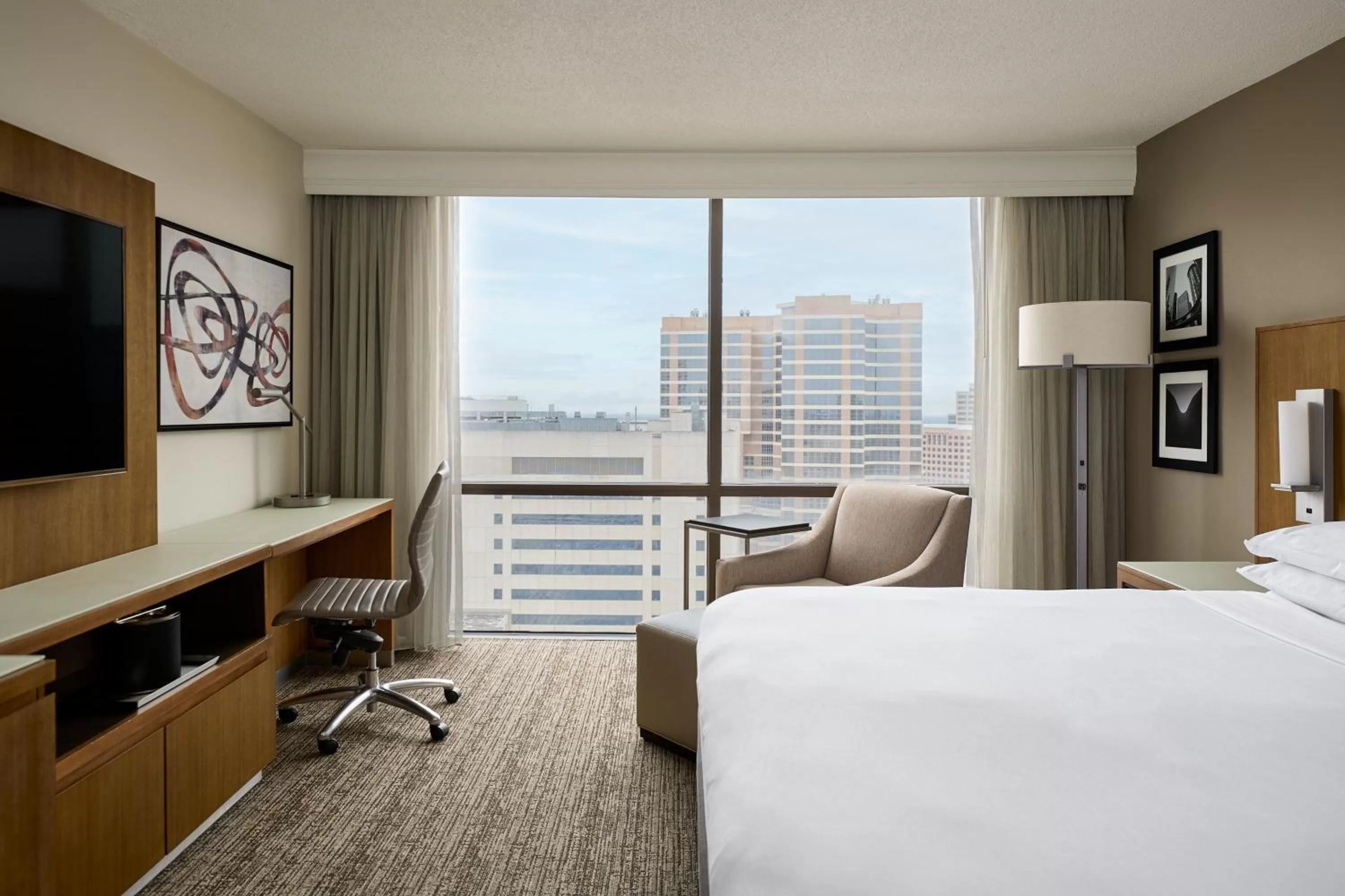 Photo of the whole room, Bed in Houston Marriott Medical Center/Museum District