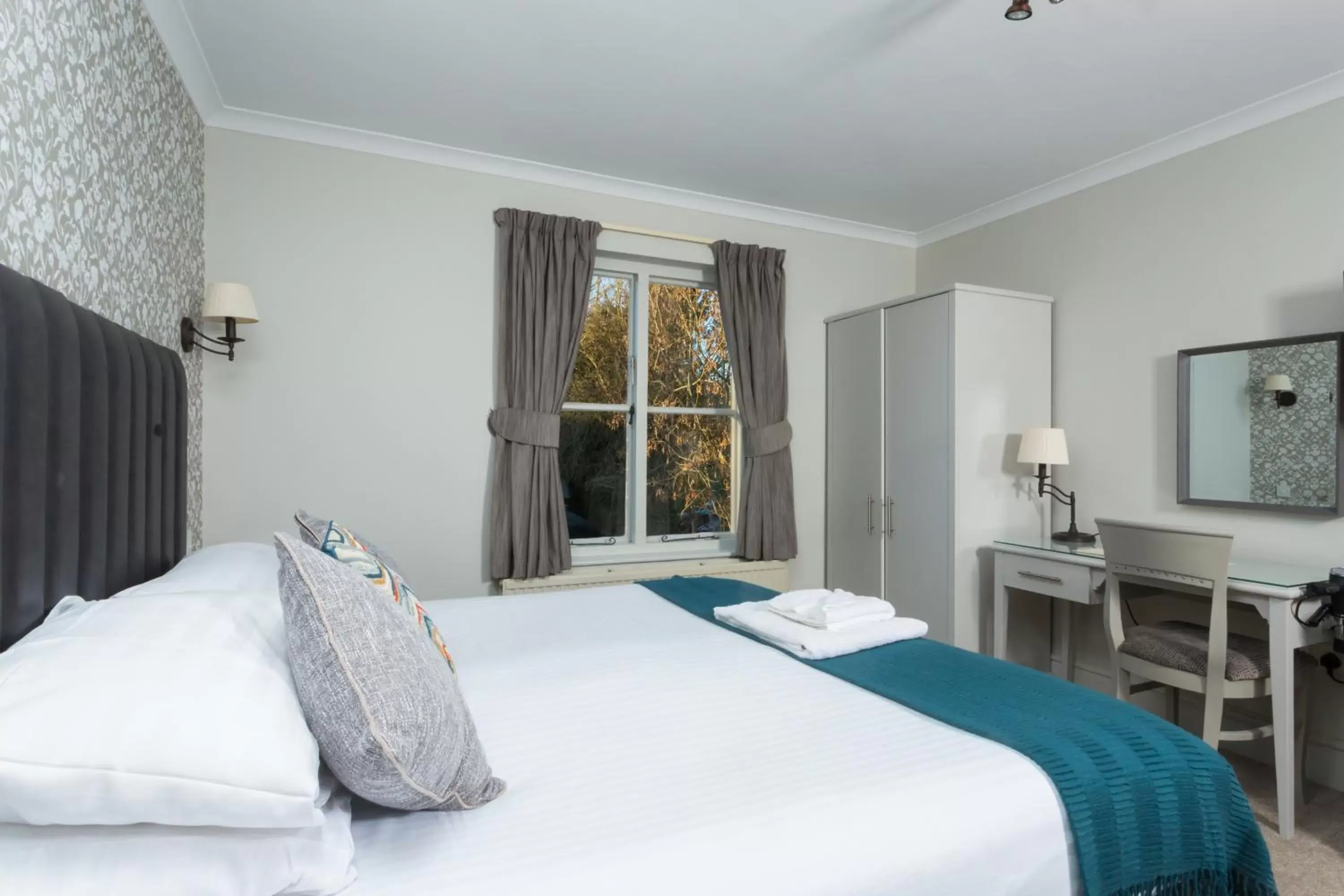 Deluxe Double or Twin Room in The Dog & Bear Hotel Deluxe Double or Twin Room in The Dog & Bear Hotel