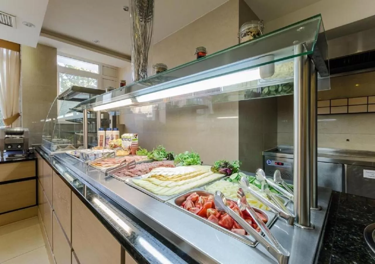 Food and drinks in Hotel Aurum Family "A"