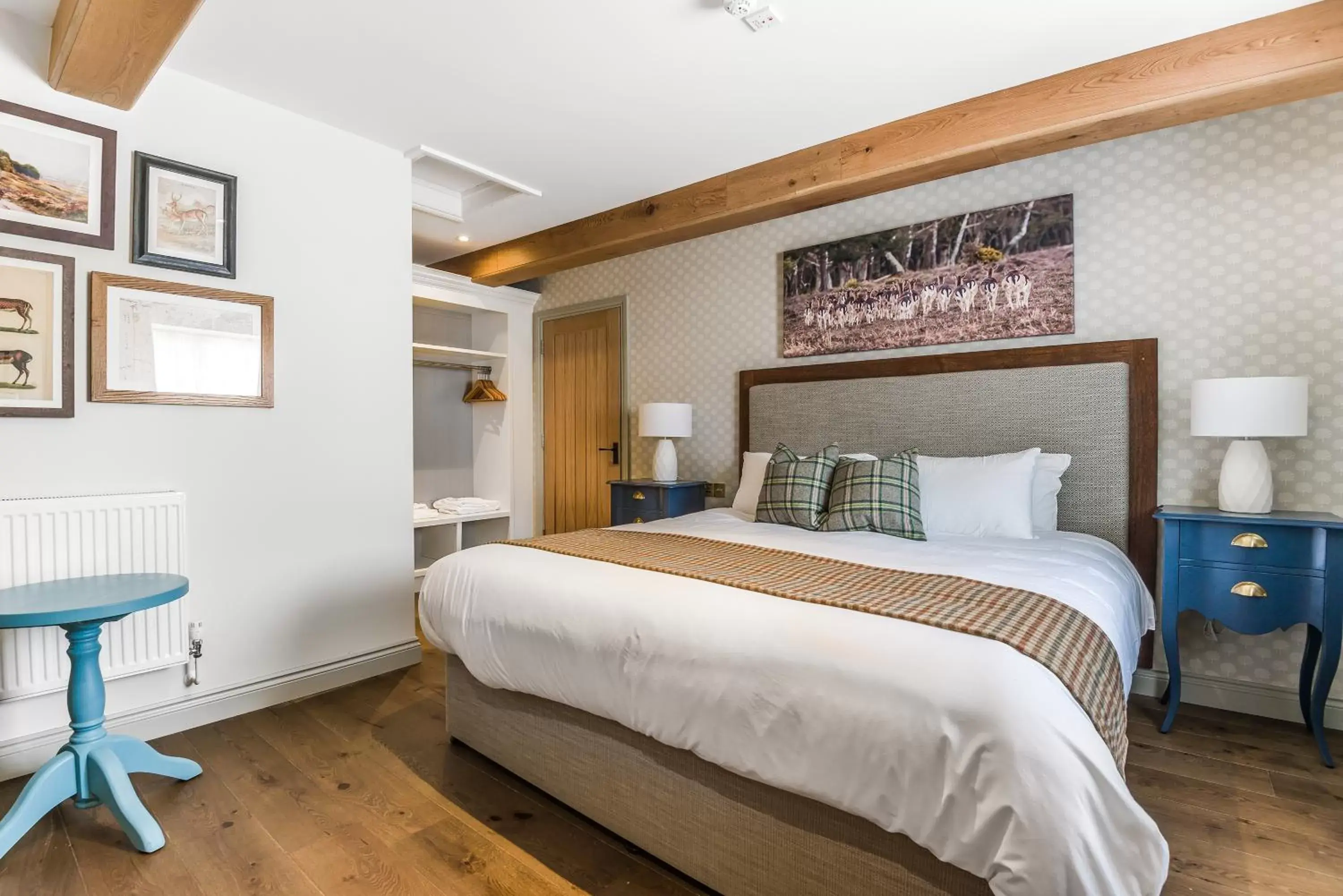 Superior King Room in The Walhampton Arms Superior King Room in The Walhampton Arms