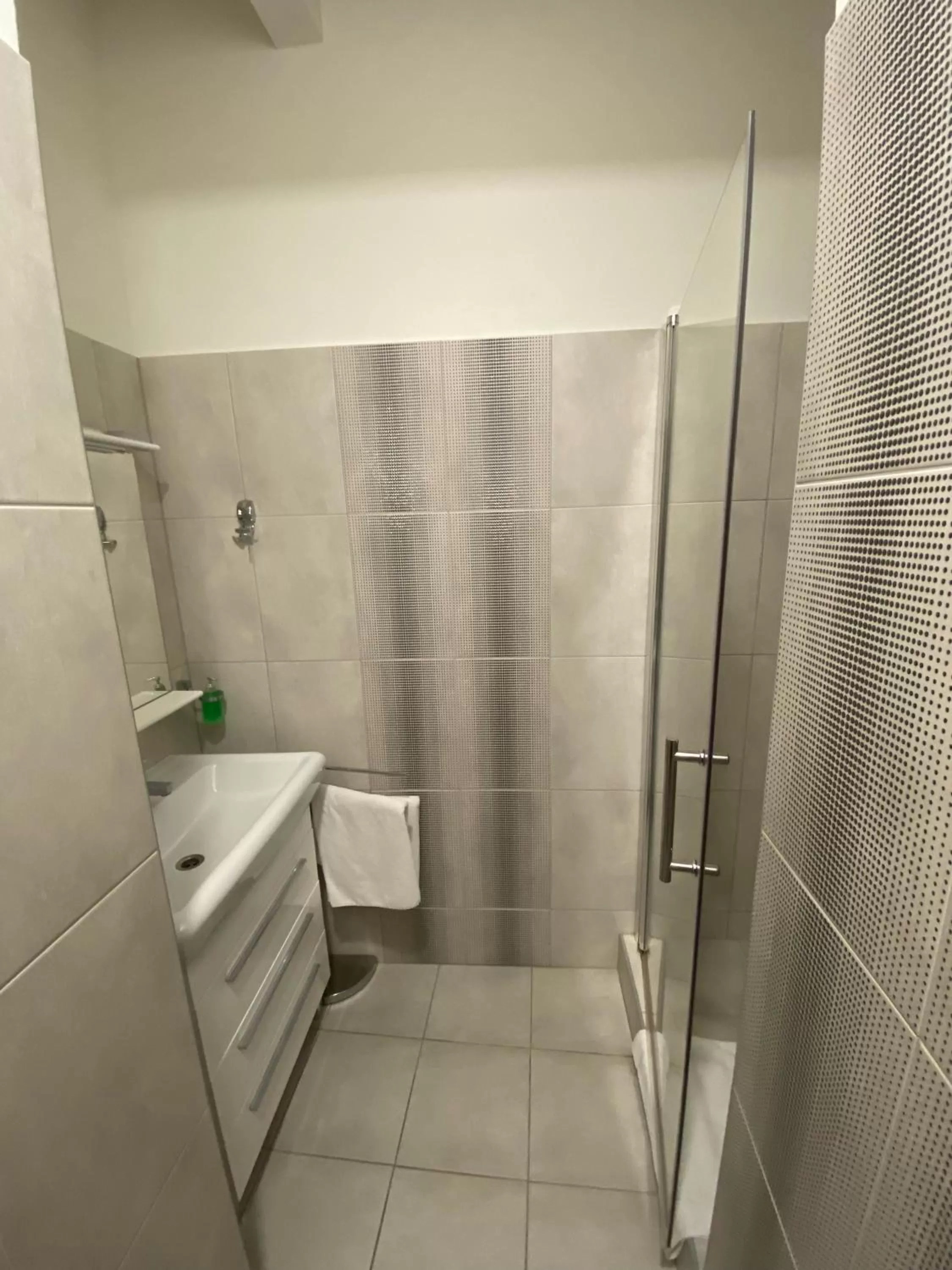 Bathroom in garni Hotel S.O.G.* * *