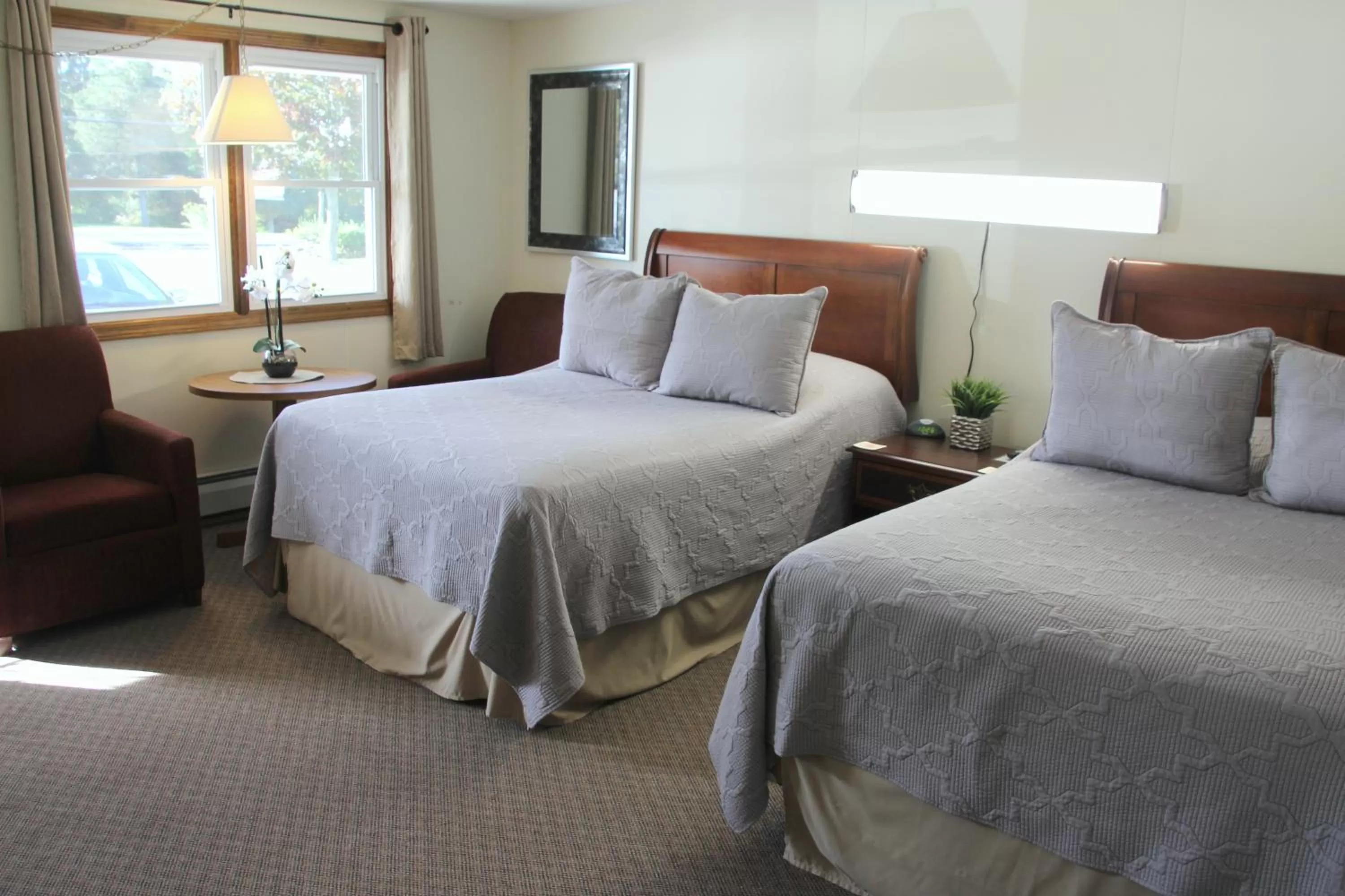 Bed in All Seasons Inn