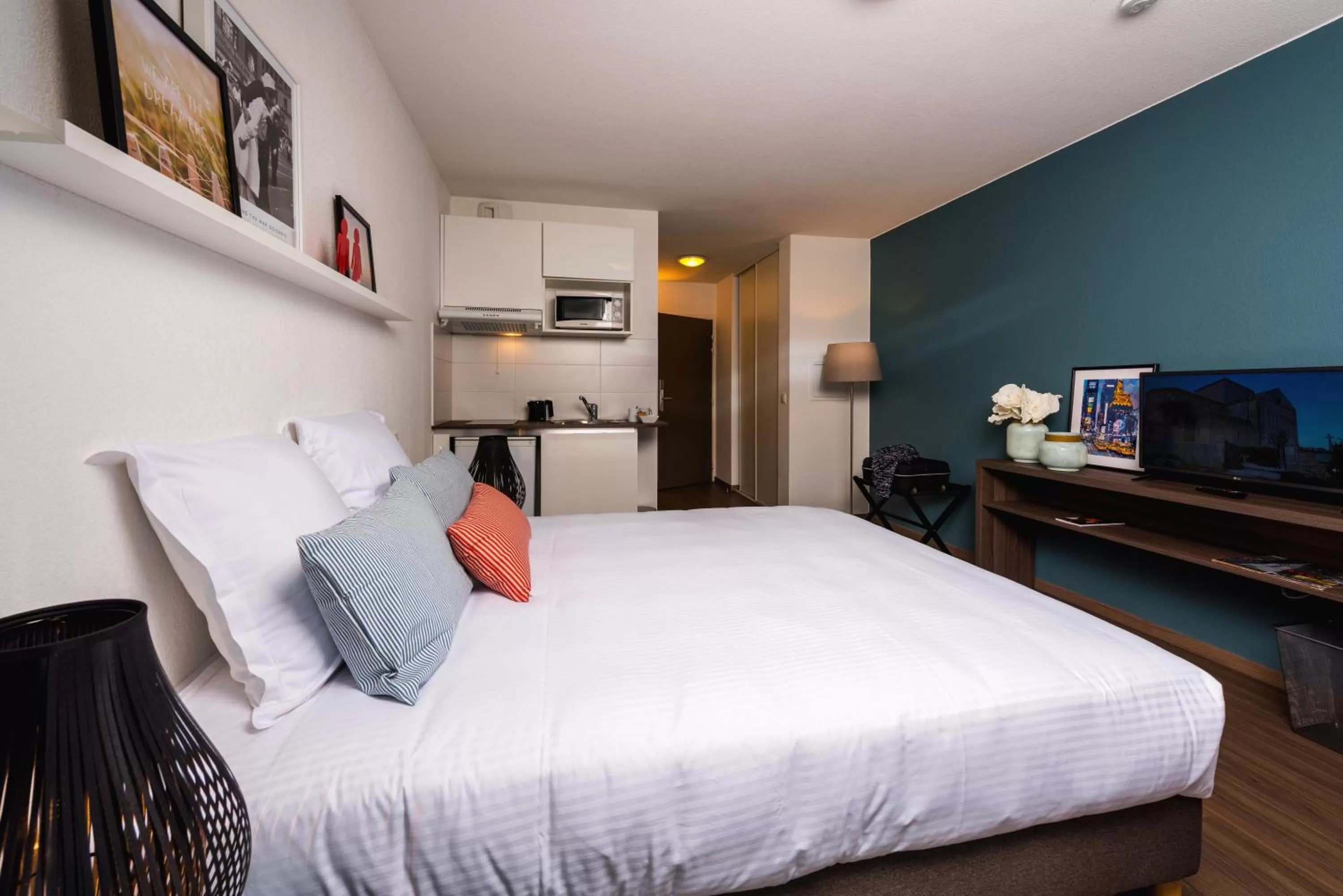 Bedroom, Bed in Ténéo Apparthôtel Bordeaux Maritime - Cité du vin