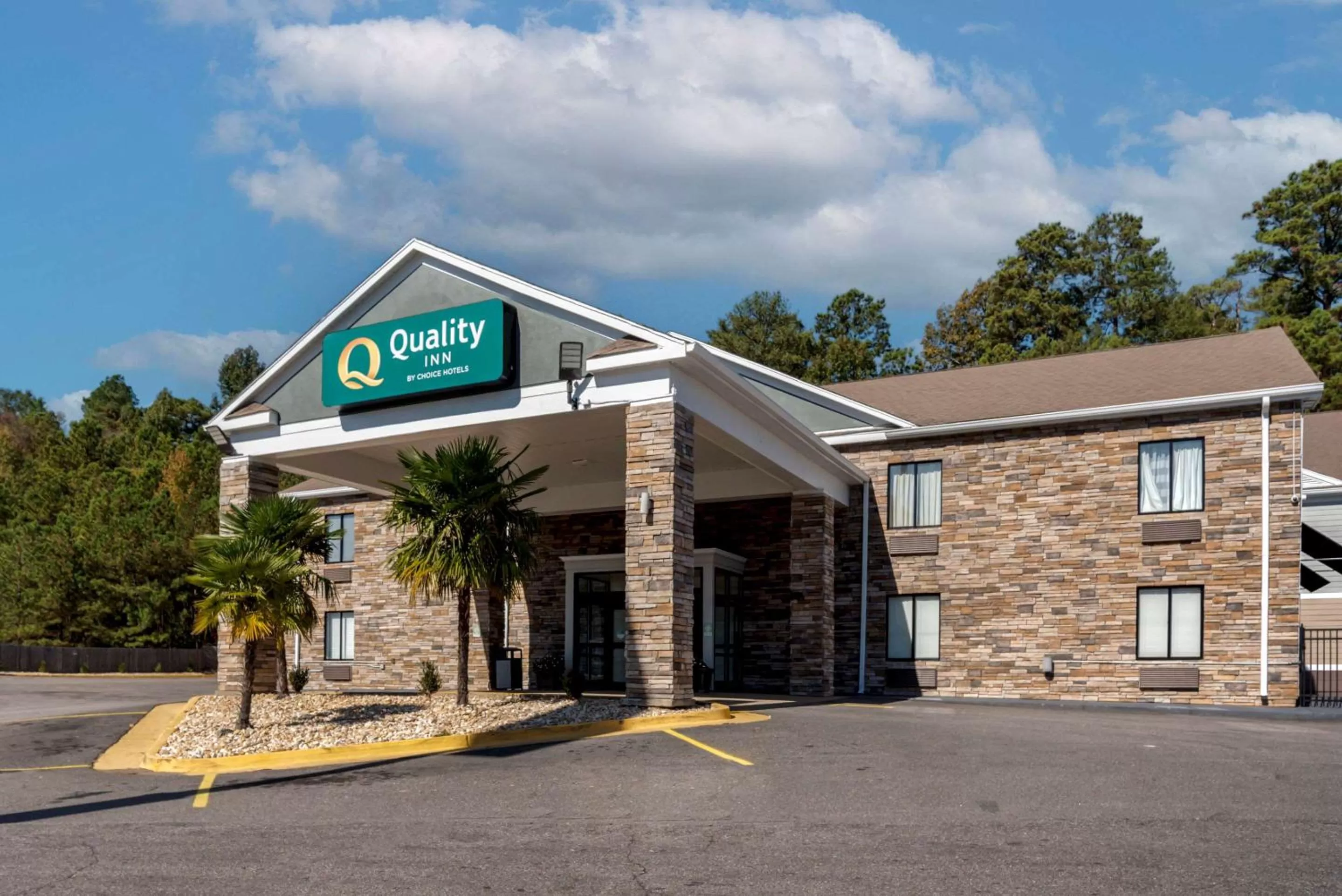 Property building in Quality Inn Phenix City Columbus