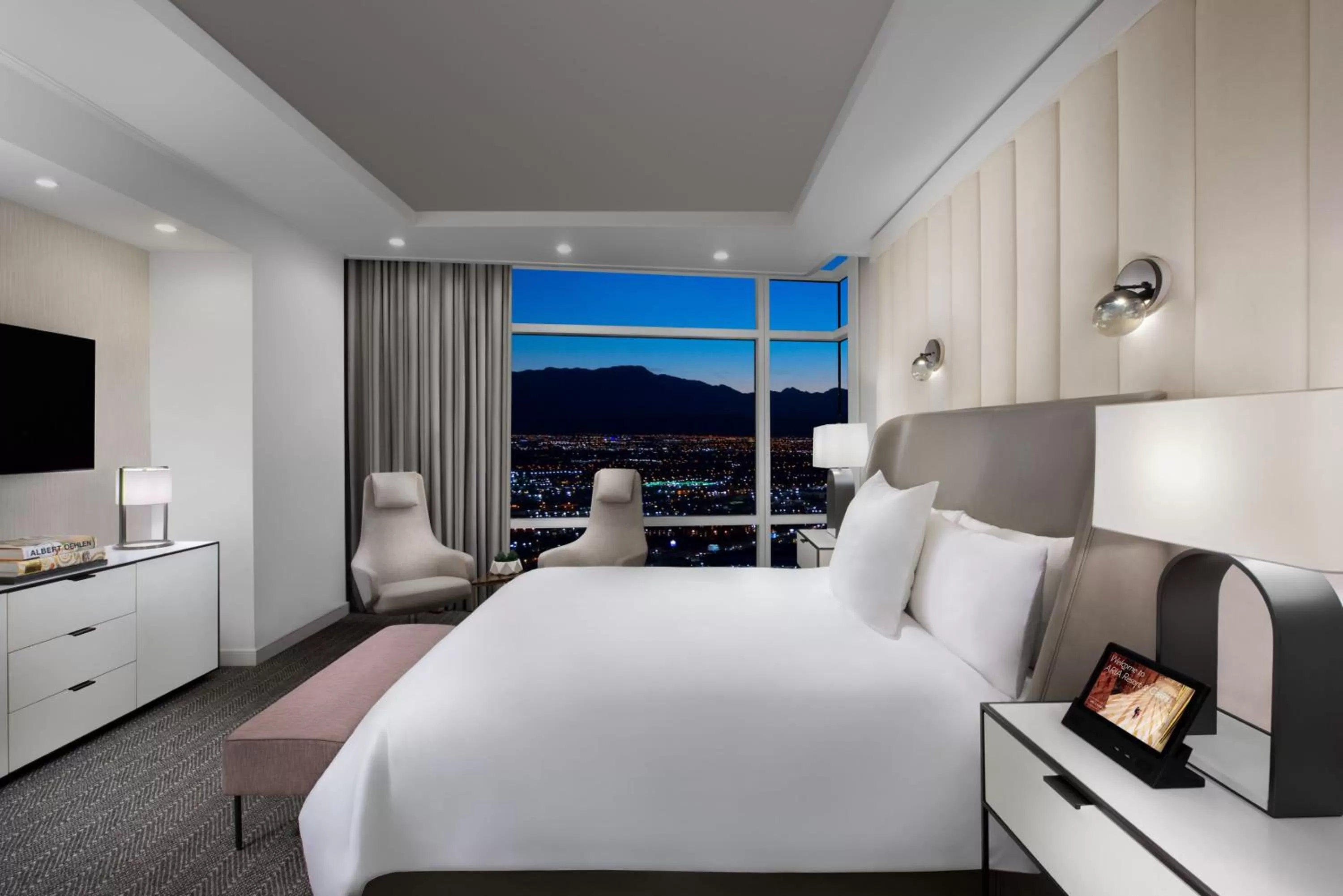 Bedroom, Bed in ARIA Resort & Casino