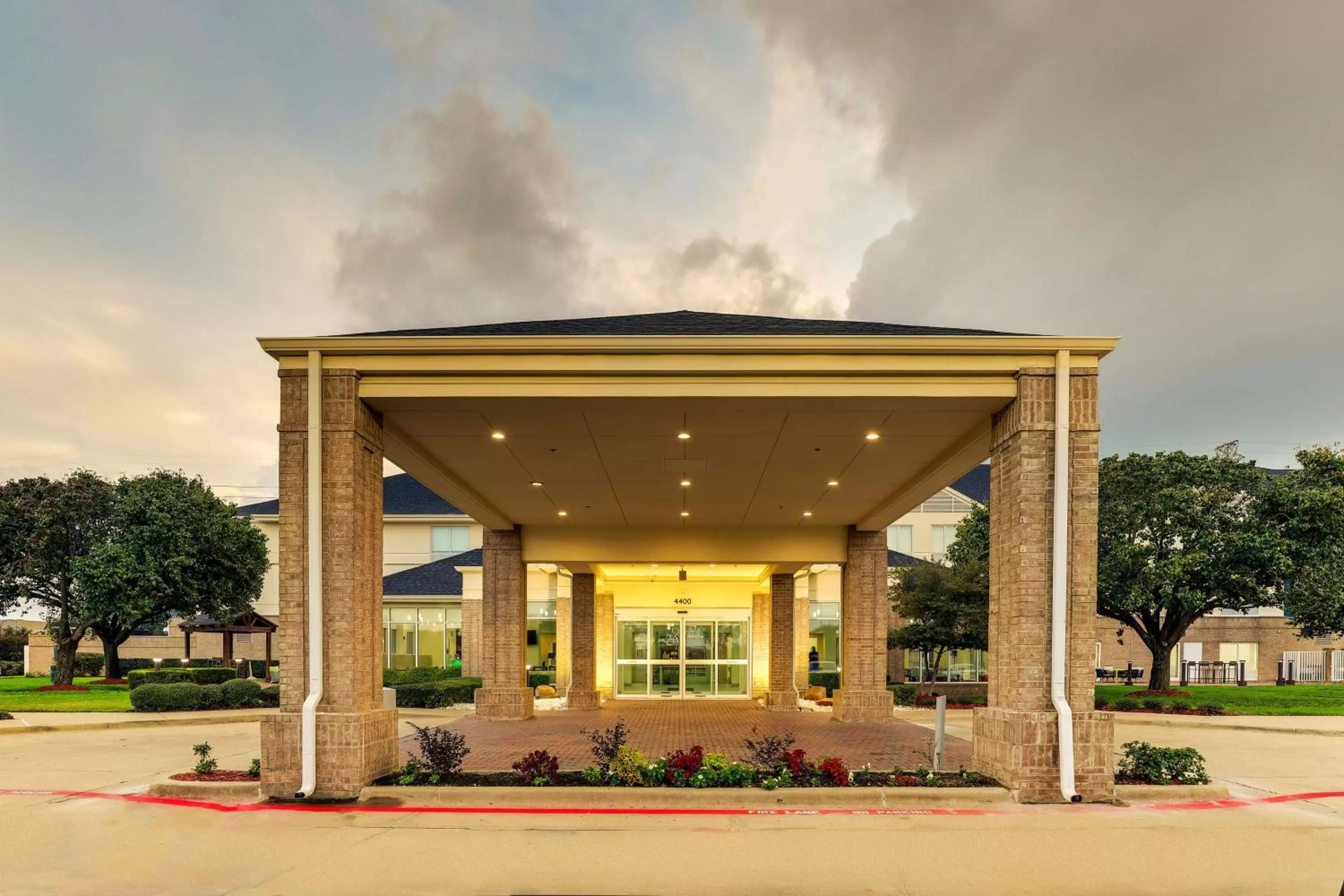 Property building in Hilton Garden Inn Fort Worth/Fossil Creek