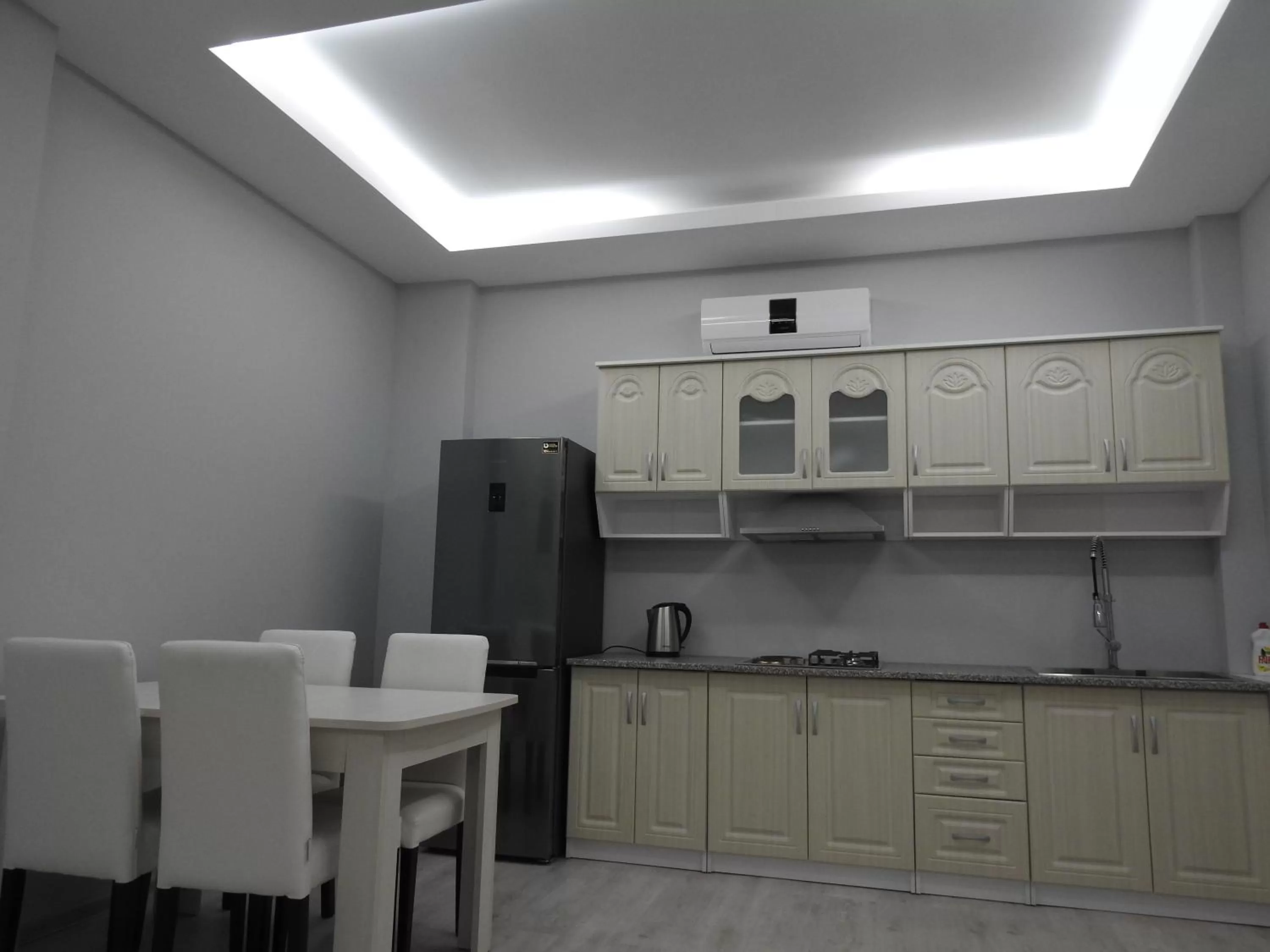 Kitchen or kitchenette, Kitchen/Kitchenette in Iko's Family Apartments