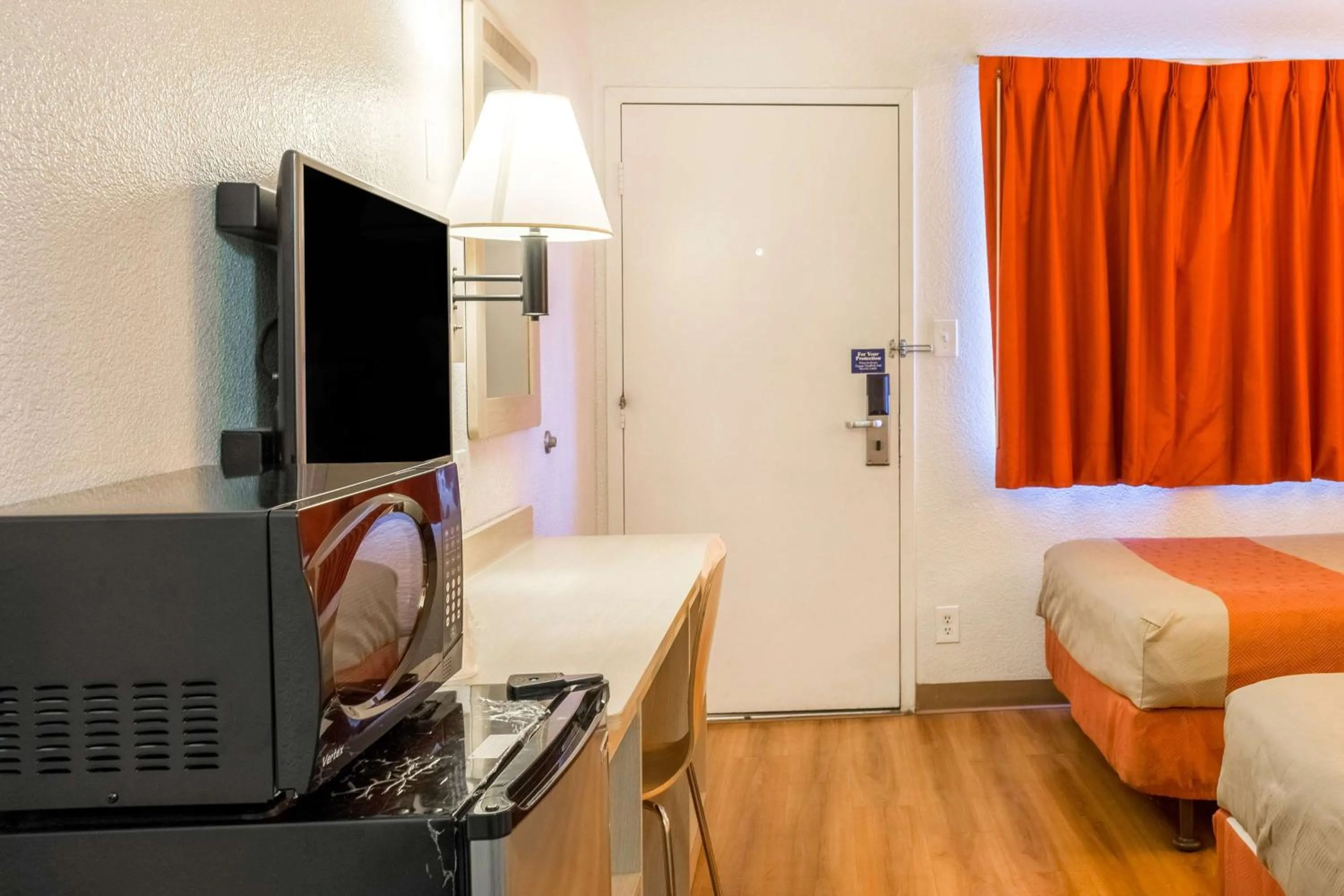 Photo of the whole room, Bed in Motel 6-Mojave, CA