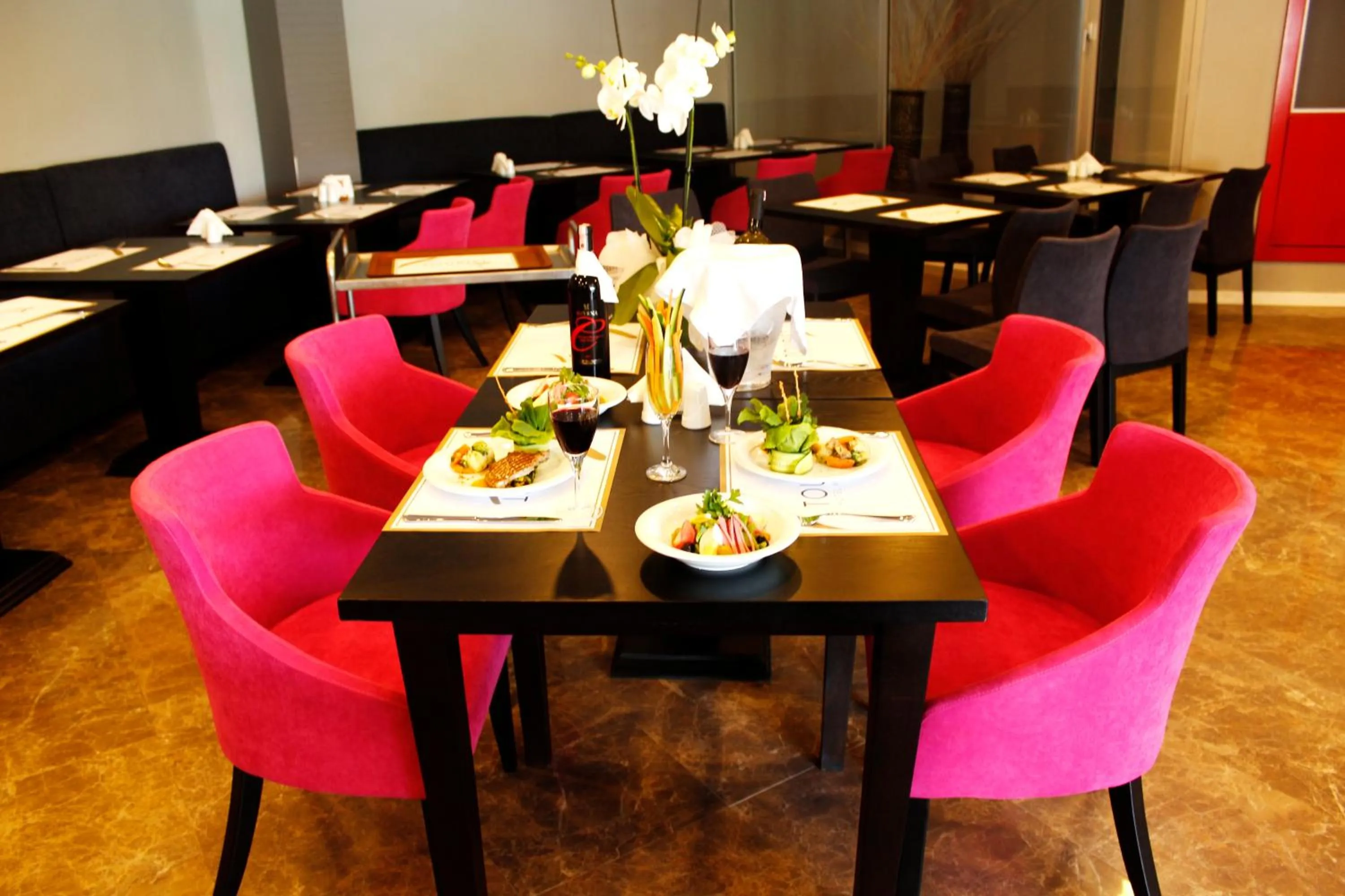 Restaurant/places to eat in Tourist Hotel