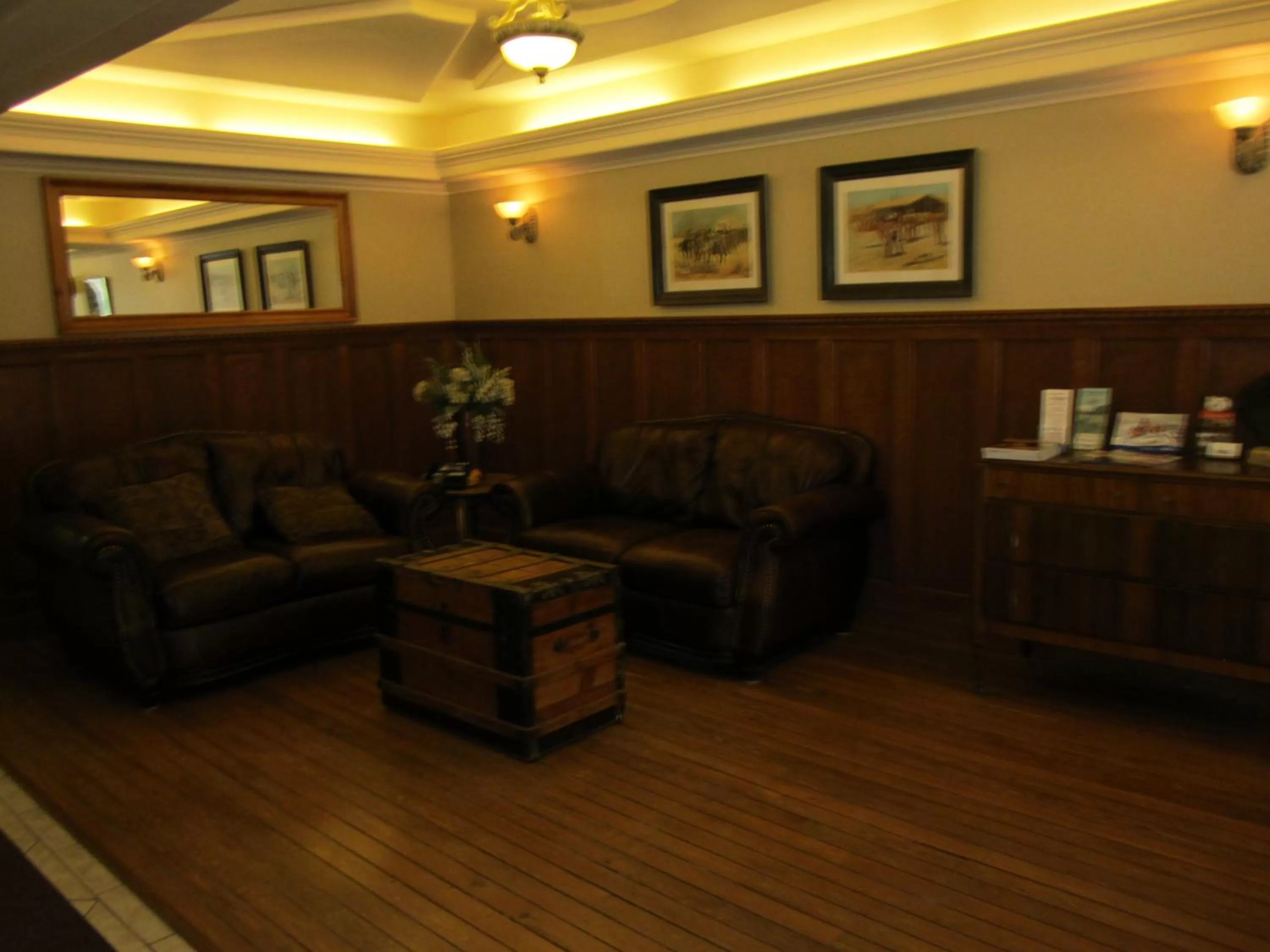 Lobby or reception in Reynolds Hotel
