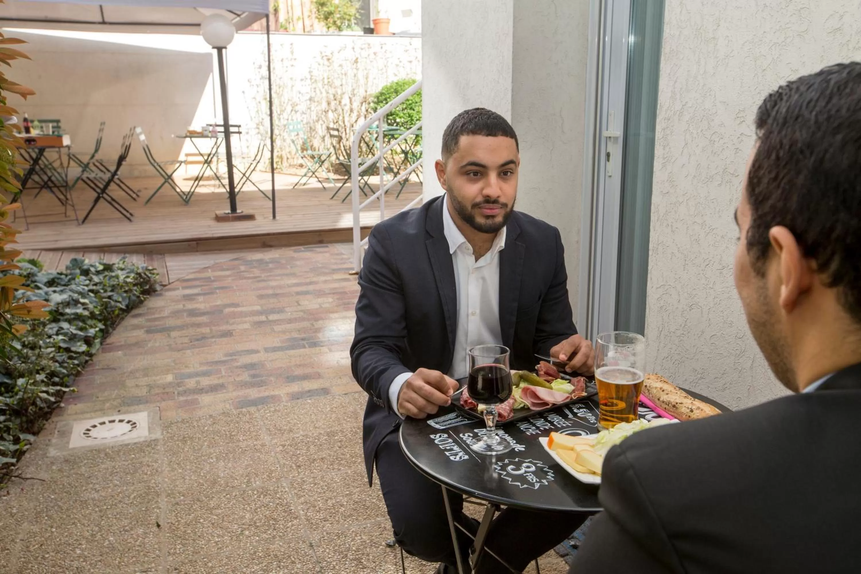People in HOTEL DE PARIS MONTPARNASSE