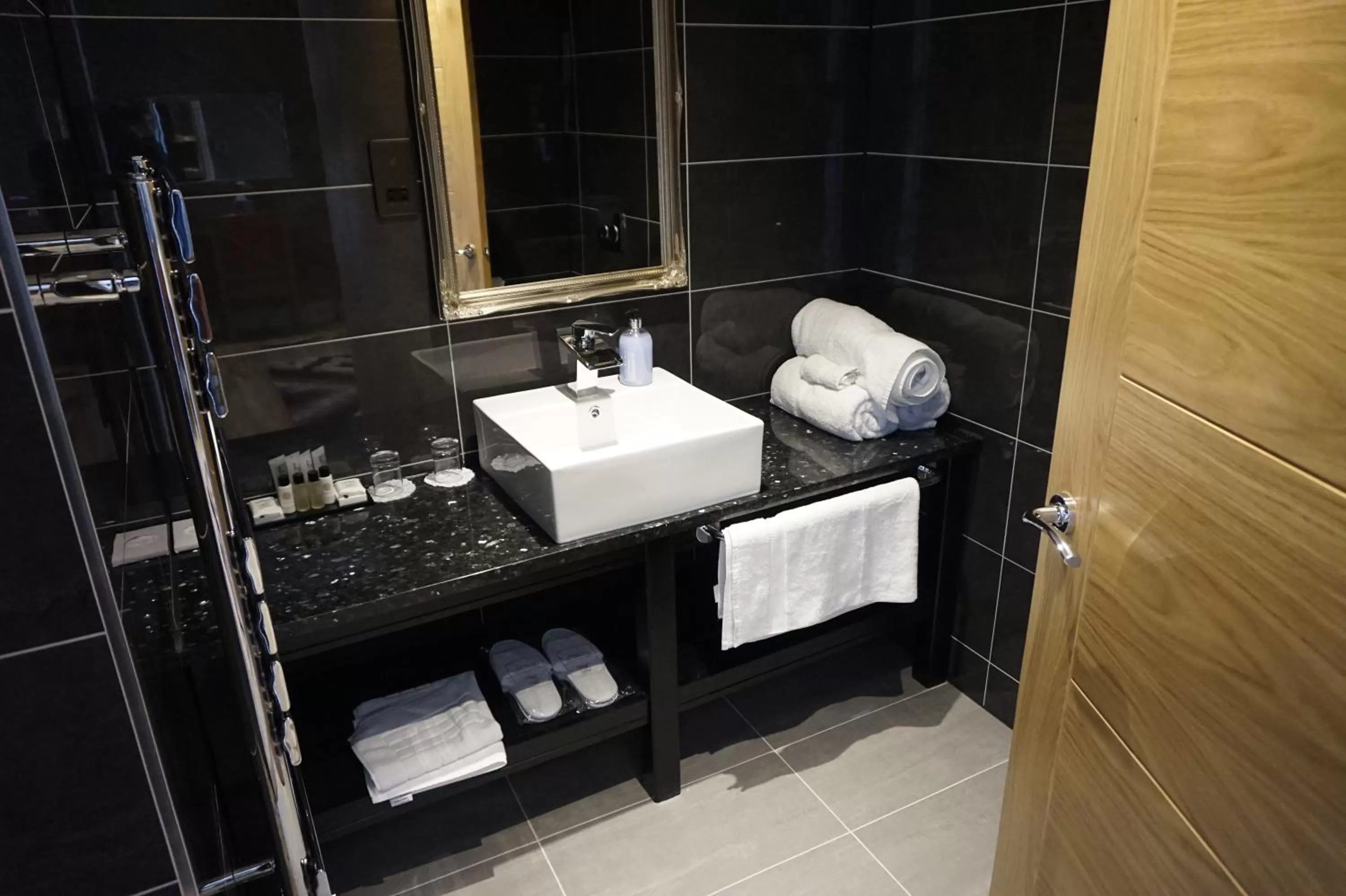 Bathroom in Halvard Hotel