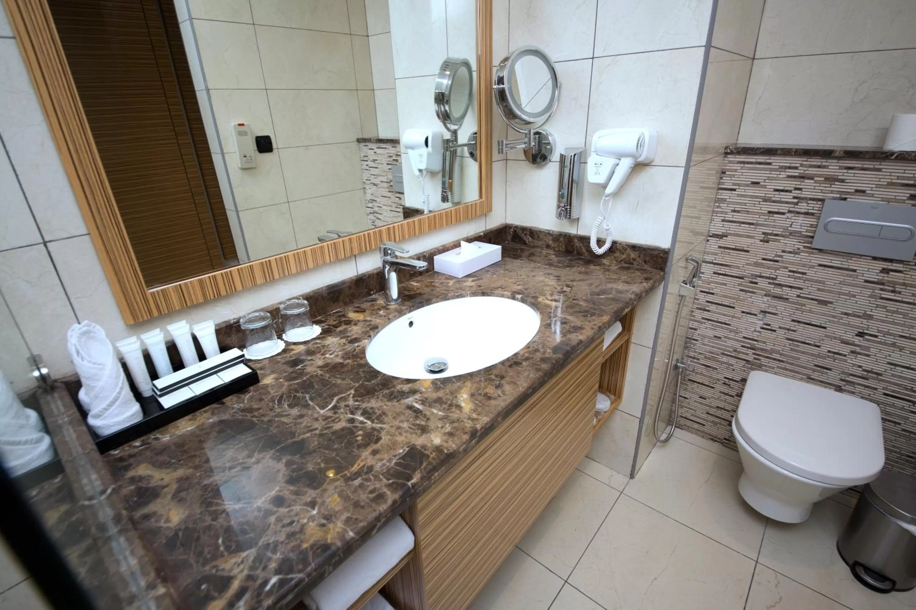 Bathroom in Best Western Plus Pearl Creek