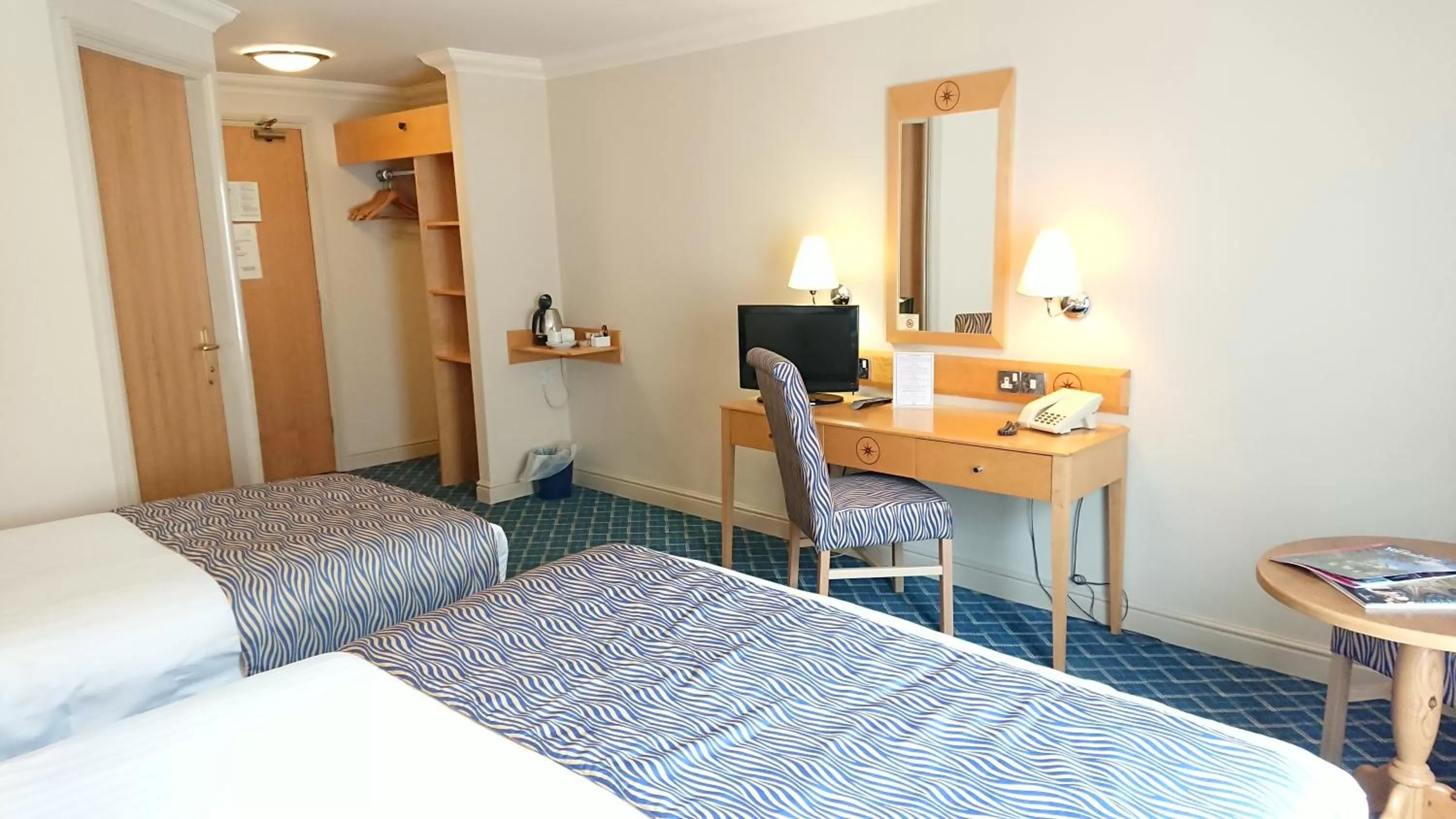 Twin Room in The Queens Hotel