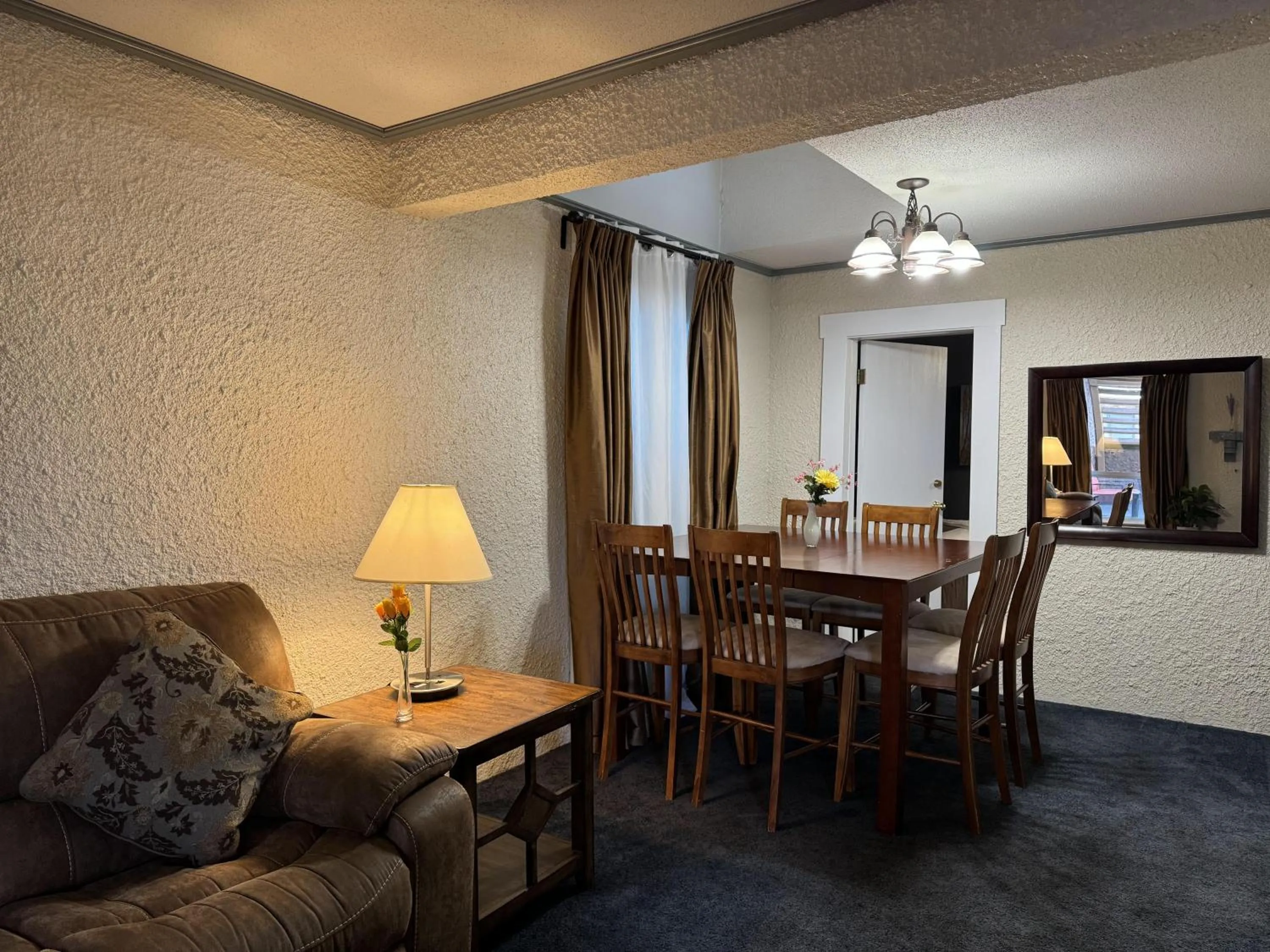 Living room in Divya Sutra Plaza and Conference Centre, Vernon, BC