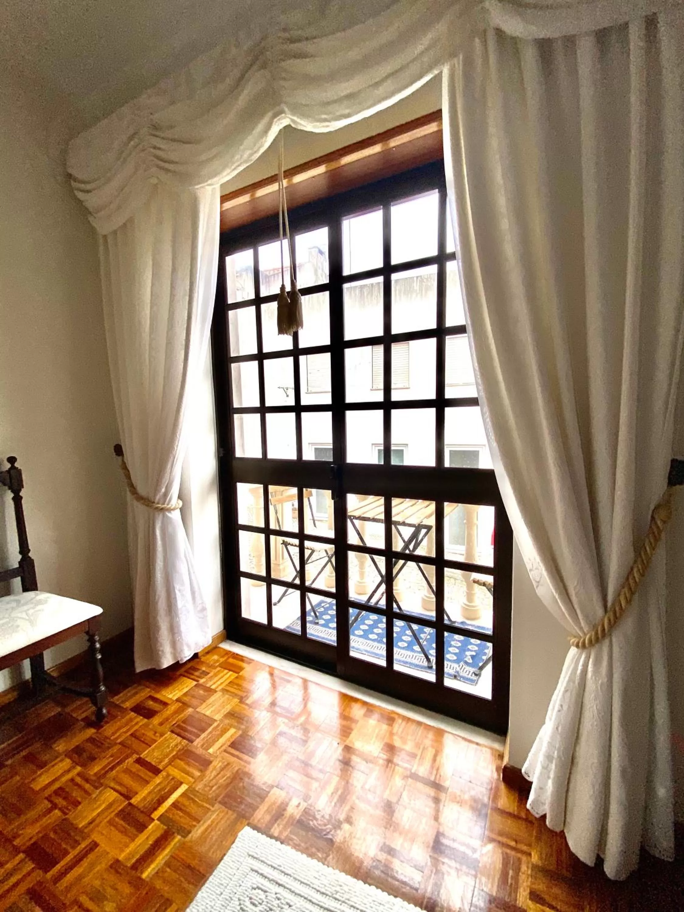 Photo of the whole room in Spray B&B Sitio in Nazare Mini bar, European style