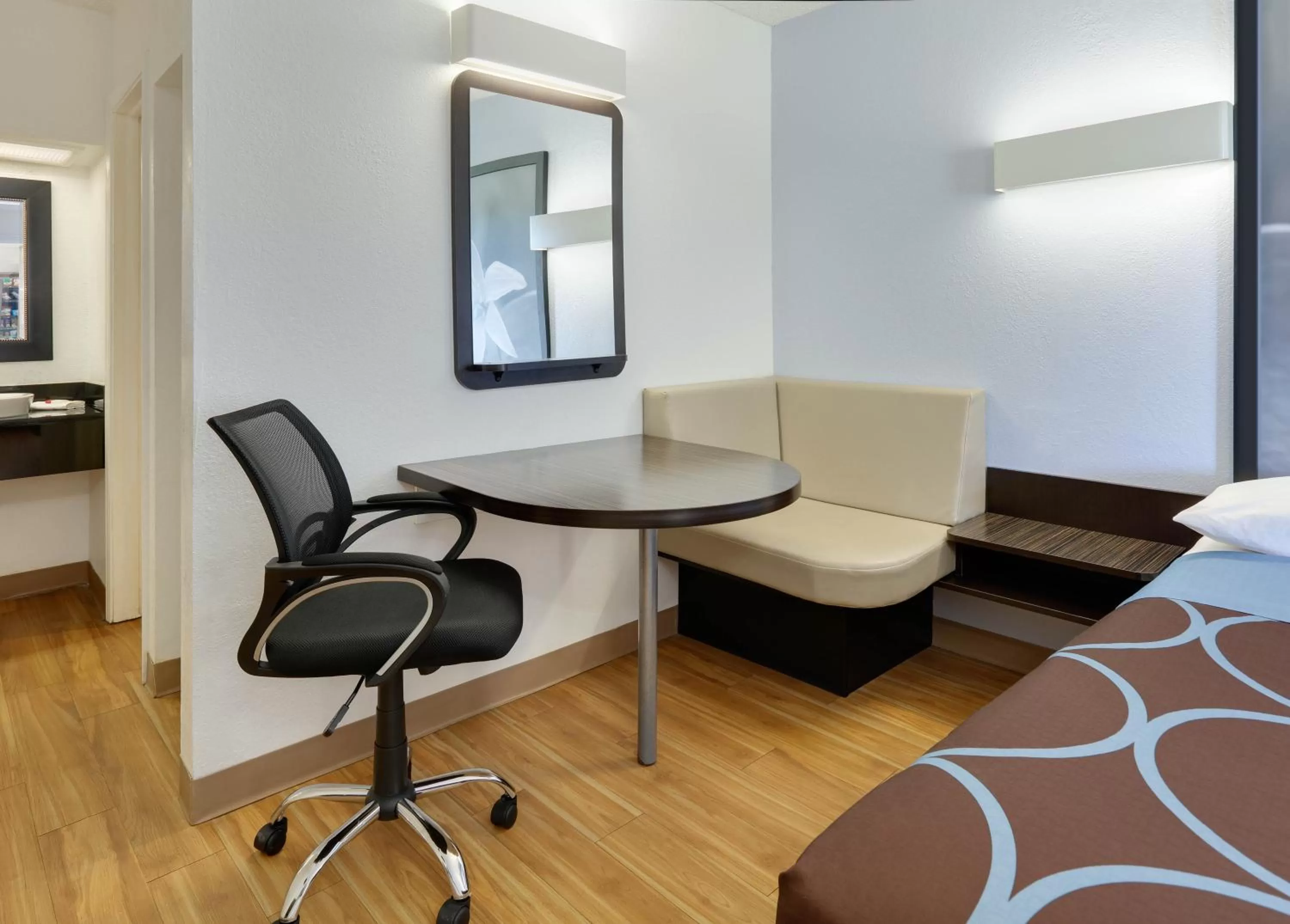 TV and multimedia in Super 8 by Wyndham Fort Smith