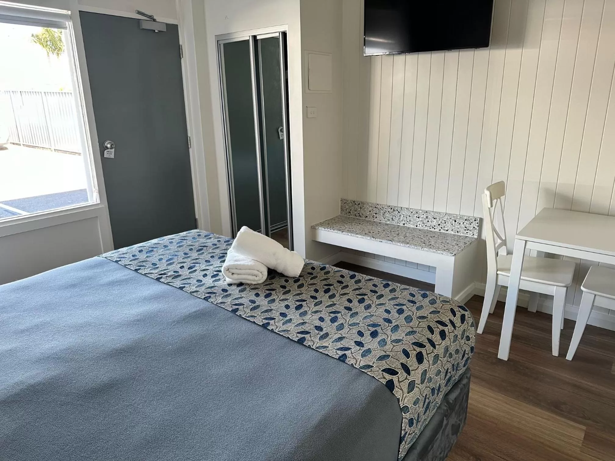 Bed in Surf Beach Motel Newcastle