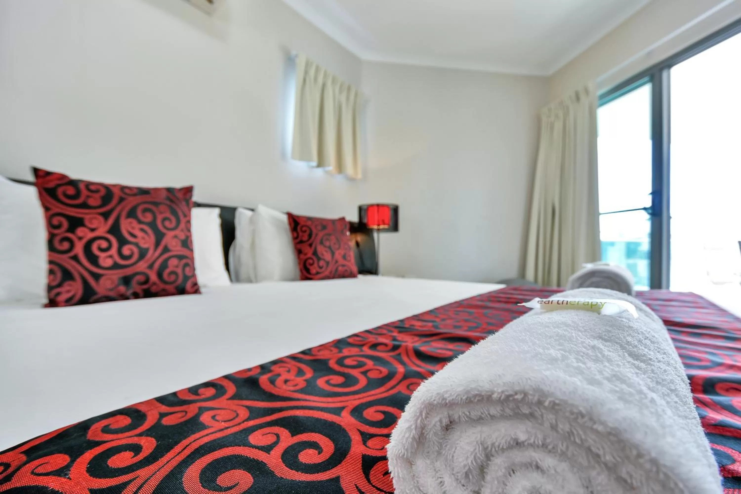 Balcony/Terrace, Bed in Argus Apartments Darwin