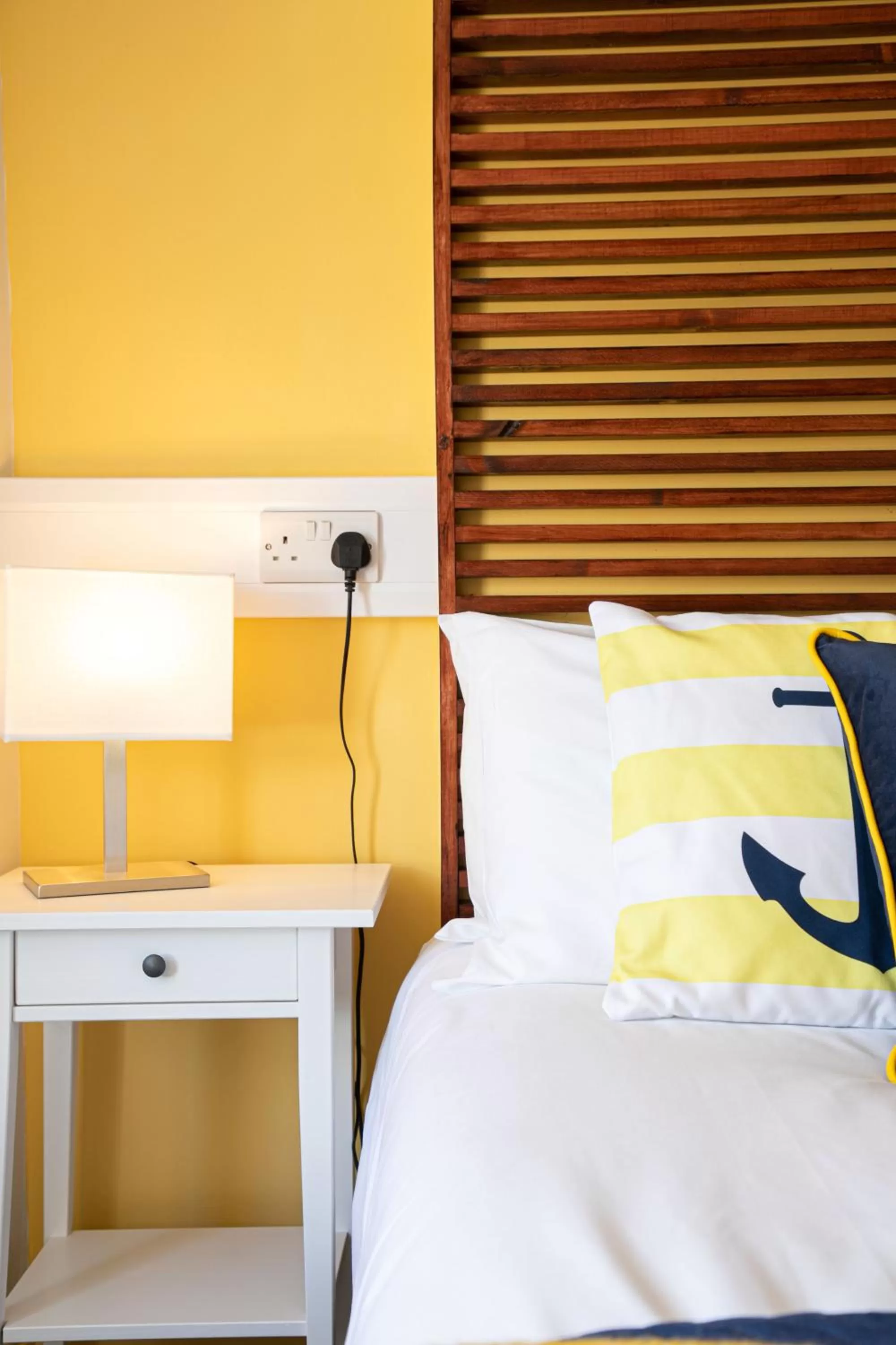 Bed in Park View R & R - Adult Only - Self-Catering - Free Parking - EV Point