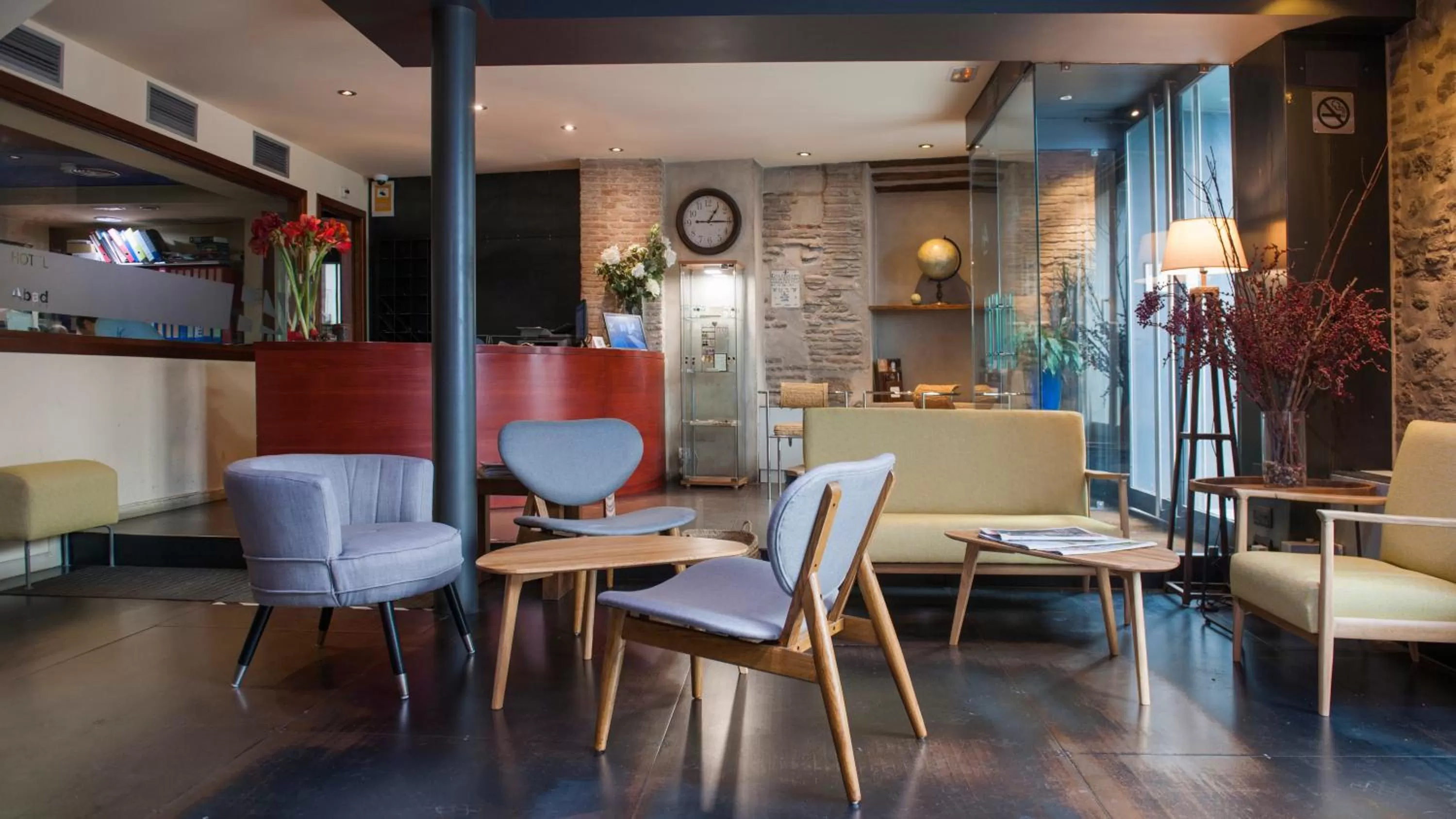 Communal lounge/ TV room in Abad Toledo