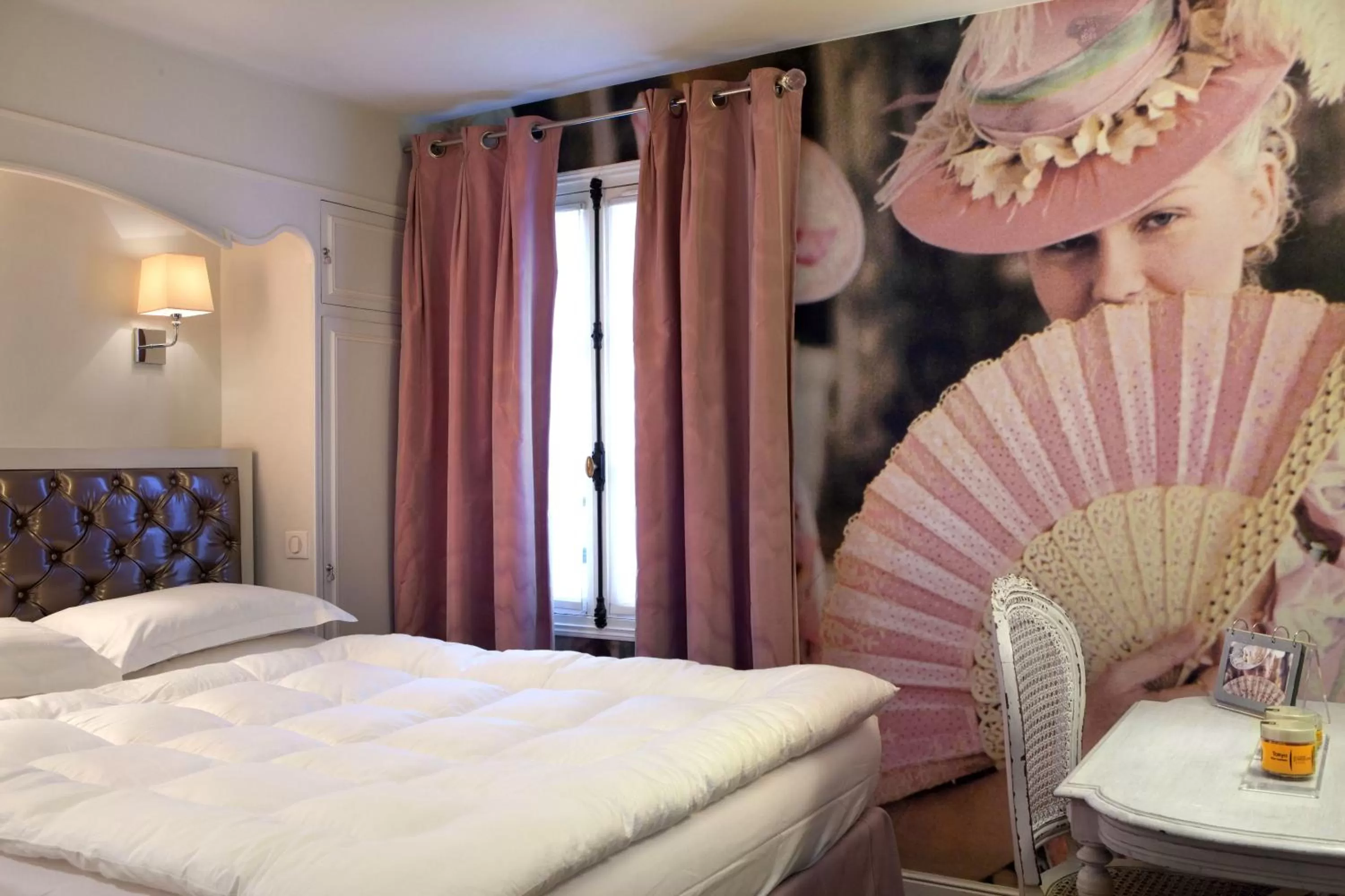 Bed in Petit Madeleine Hôtel