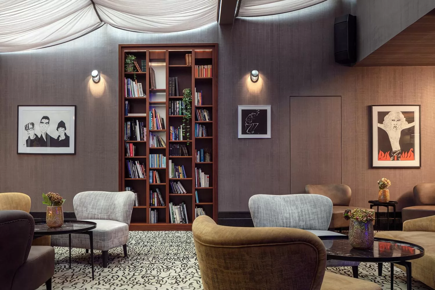 Library in Hotel KINGS COURT