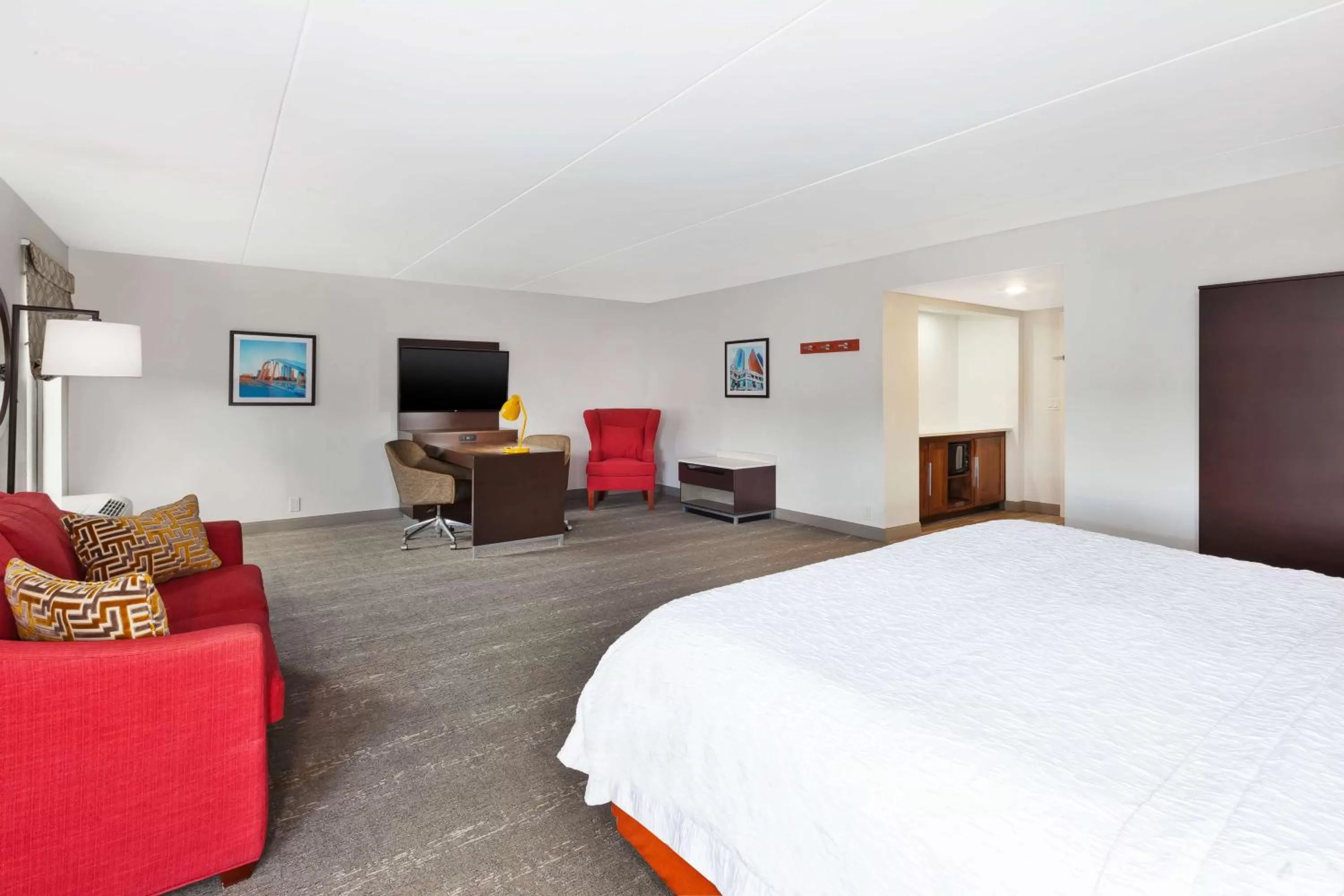 Bedroom, Bed in Hampton Inn Columbus/Delaware I-71 North