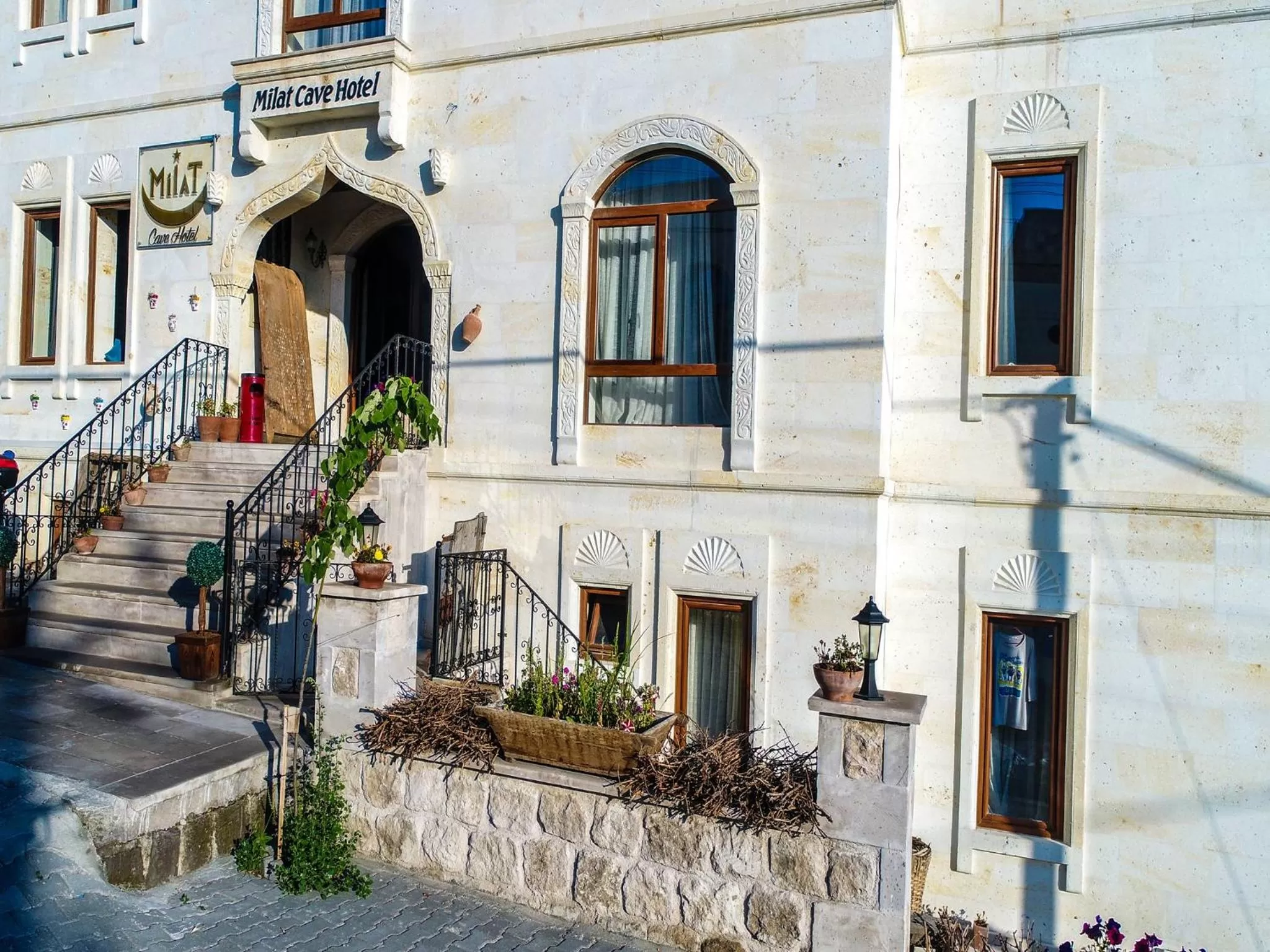 Facade/entrance in Milat Cave Hotel