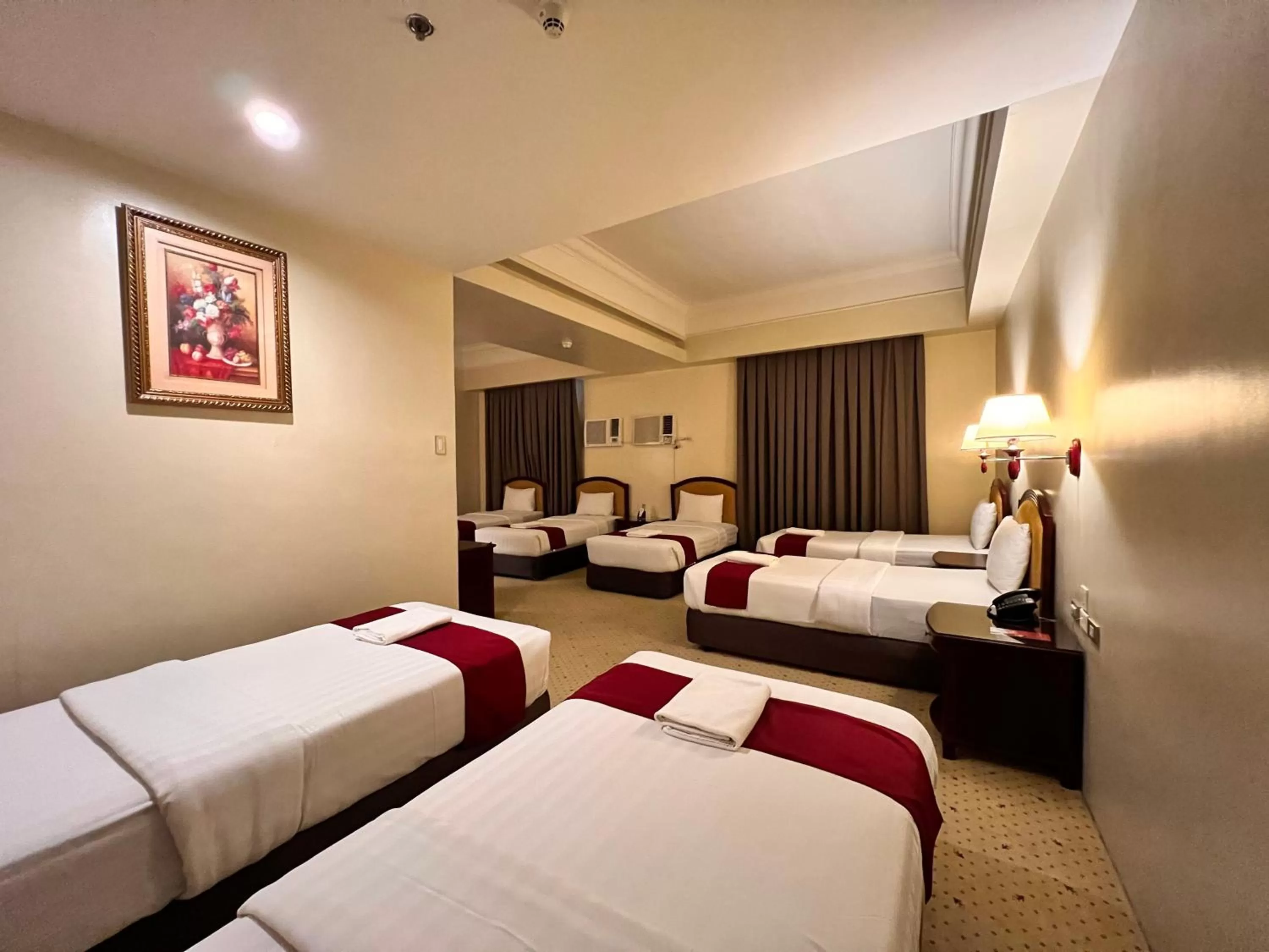 Bedroom, Bed in Sarrosa International Hotel and Residential Suites
