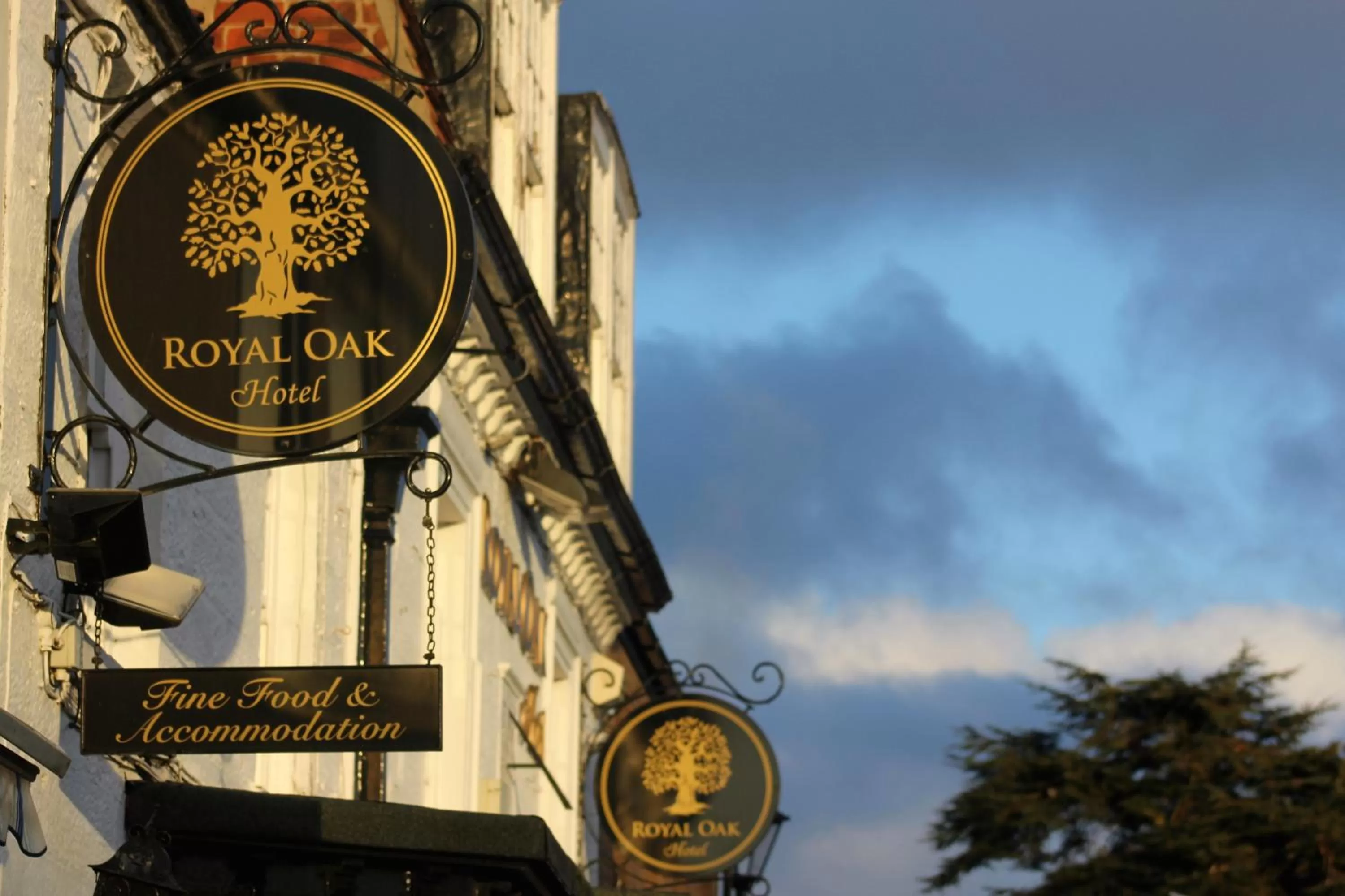 Facade/entrance in Royal Oak Hotel