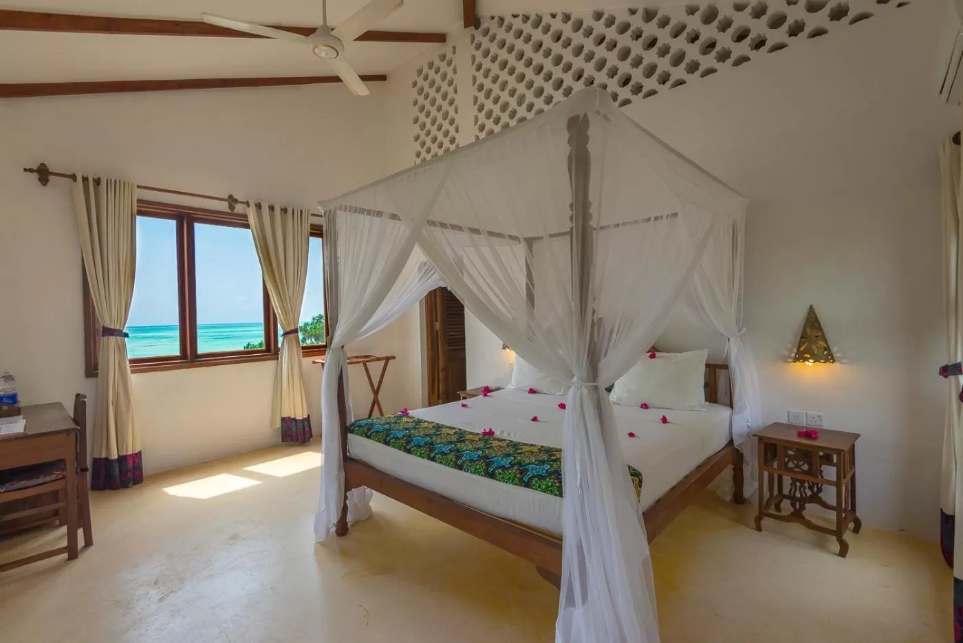 Photo of the whole room in Warere Beach