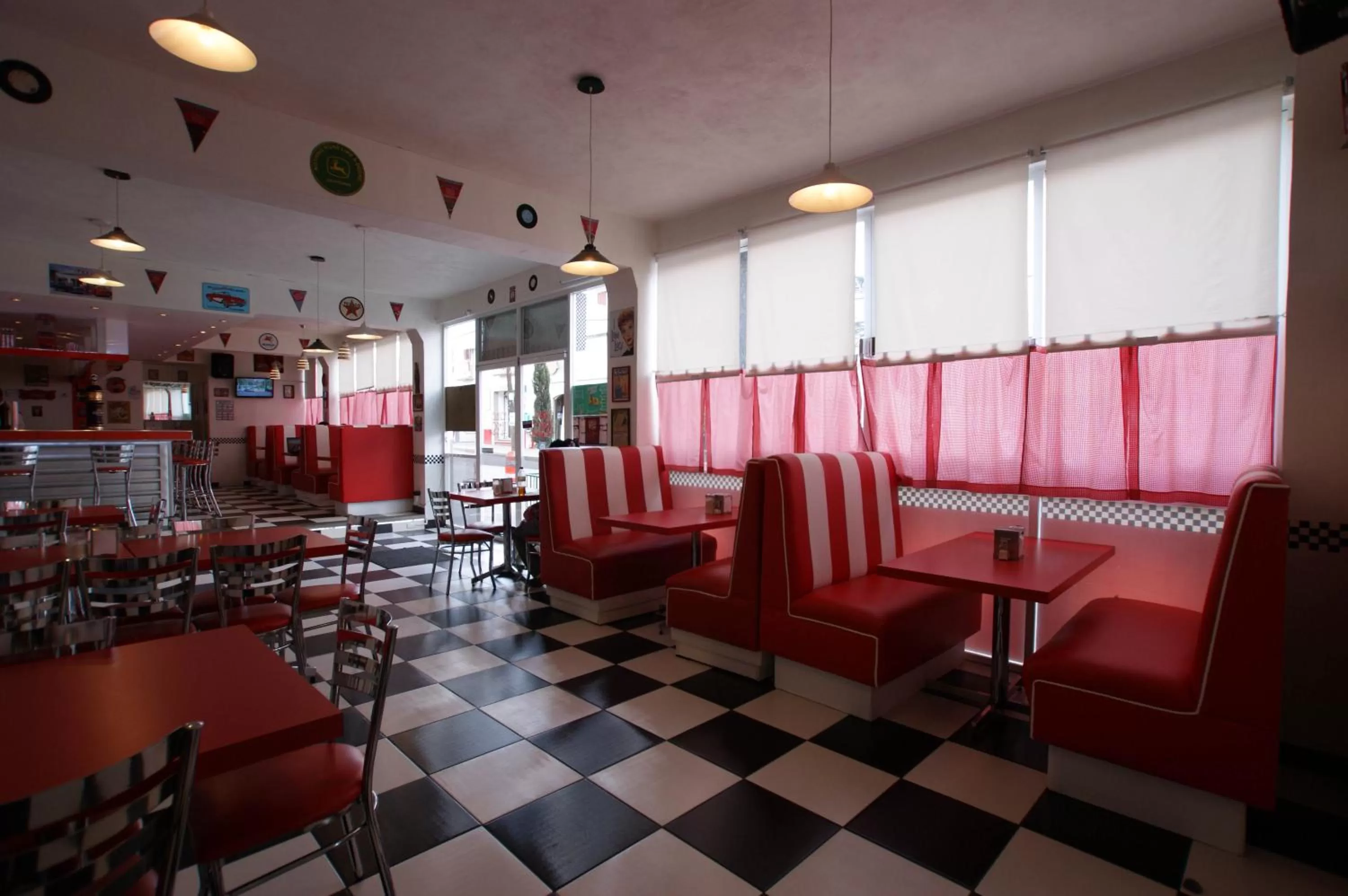 Restaurant/places to eat in Hotel Azucena