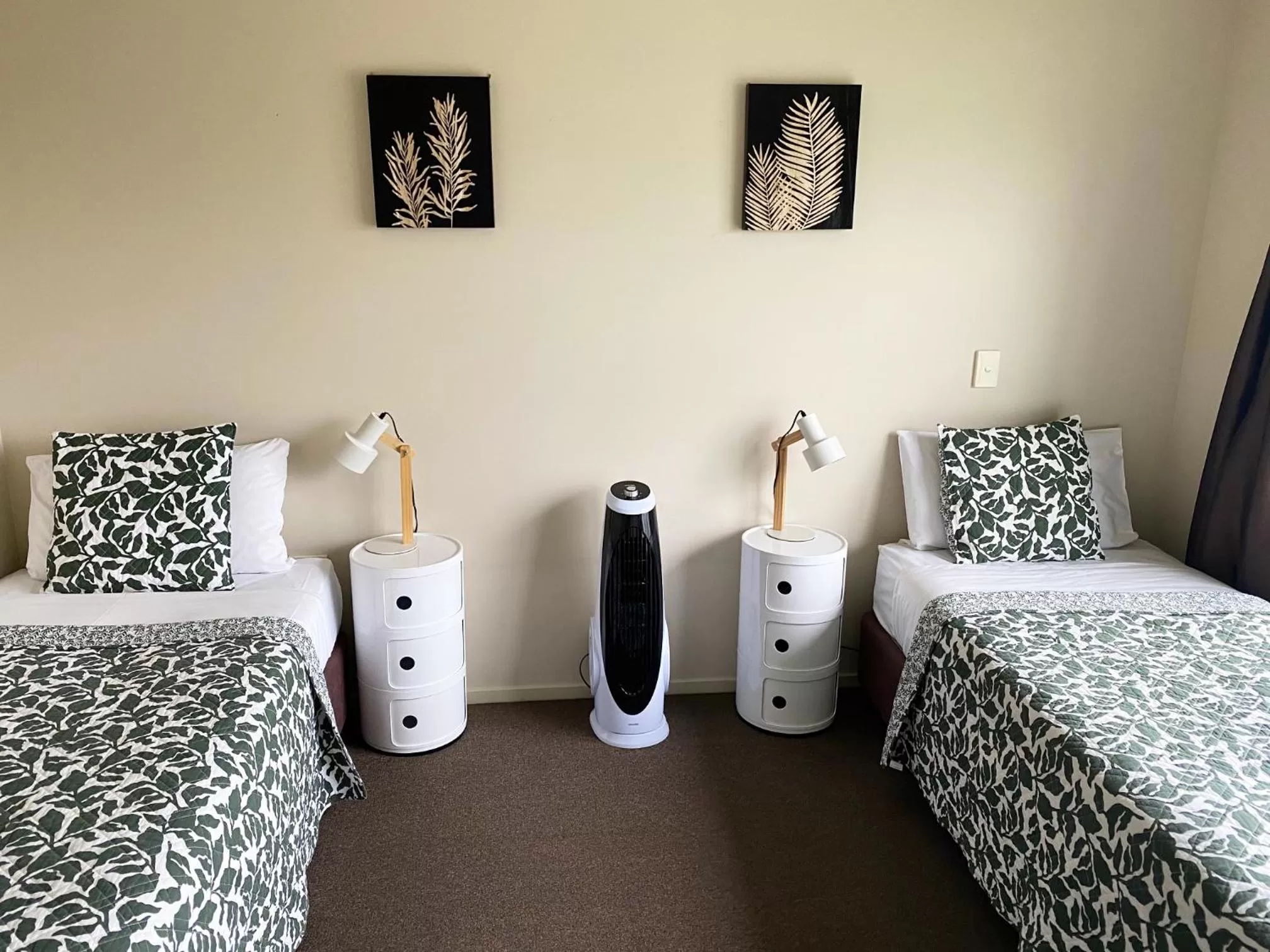 Bedroom, Bed in Alpine Lake Motel