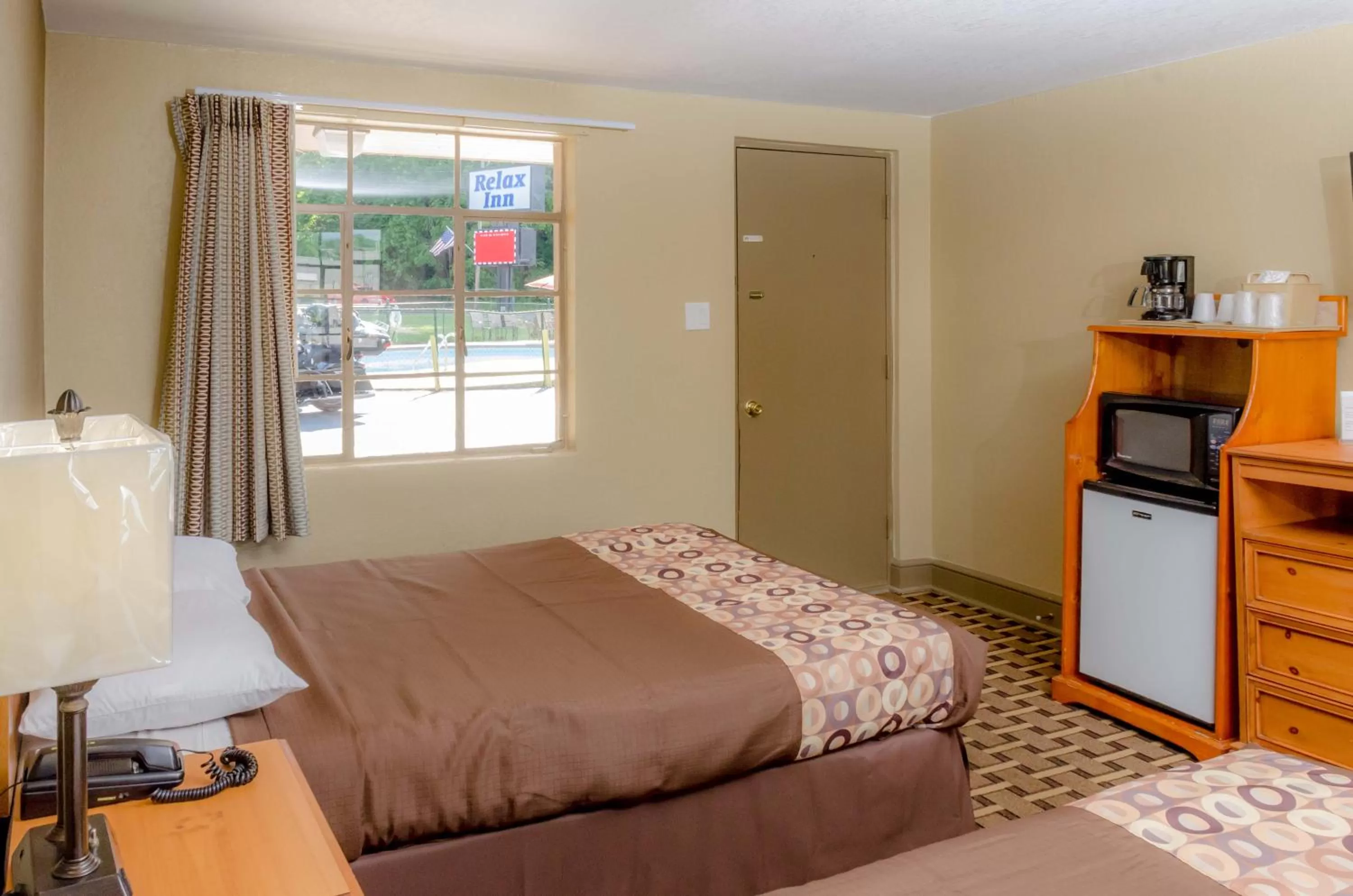 Bedroom, Bed in Relax Inn - Bryson City