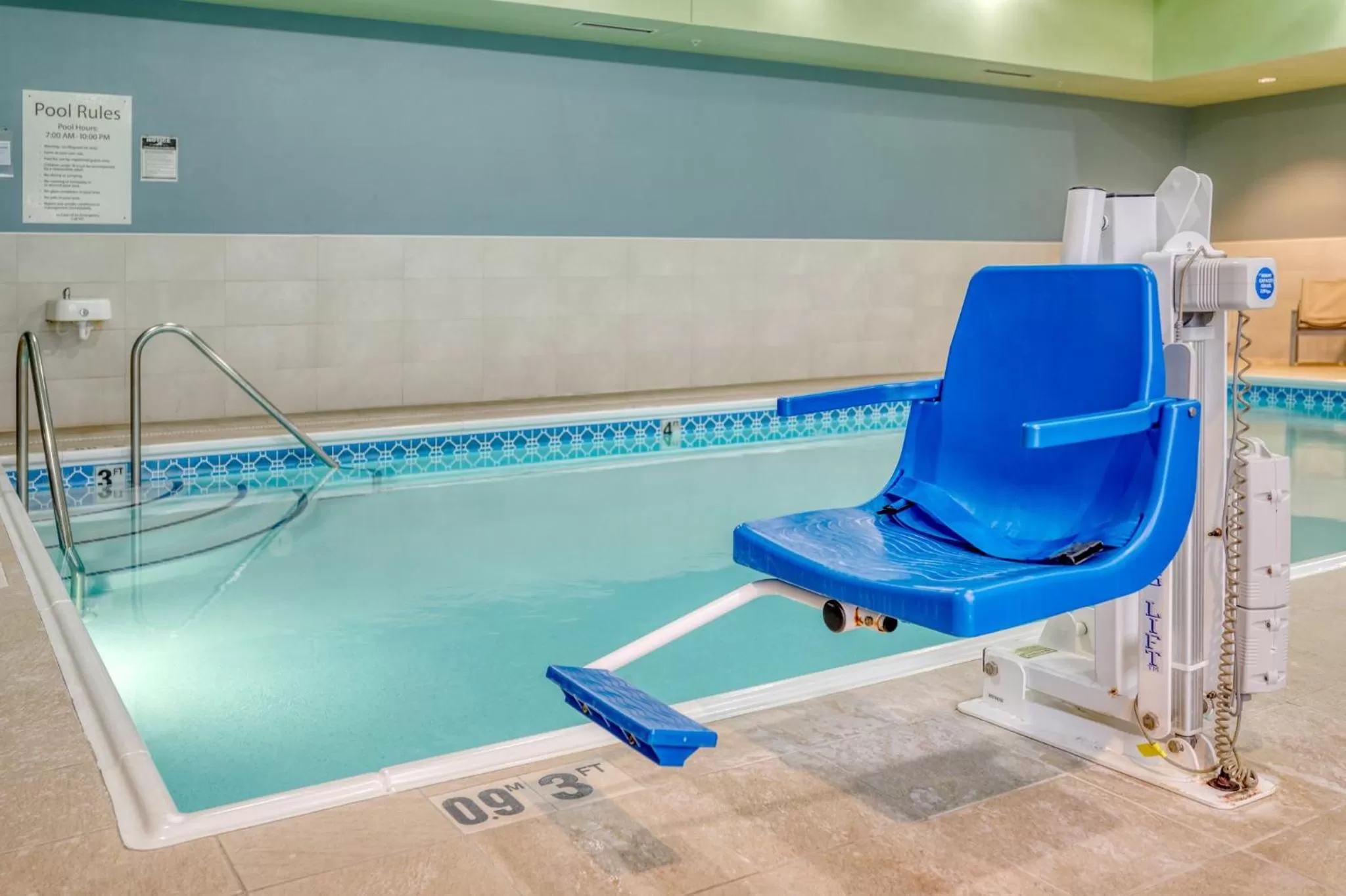 Swimming pool in Holiday Inn Express Troy by IHG