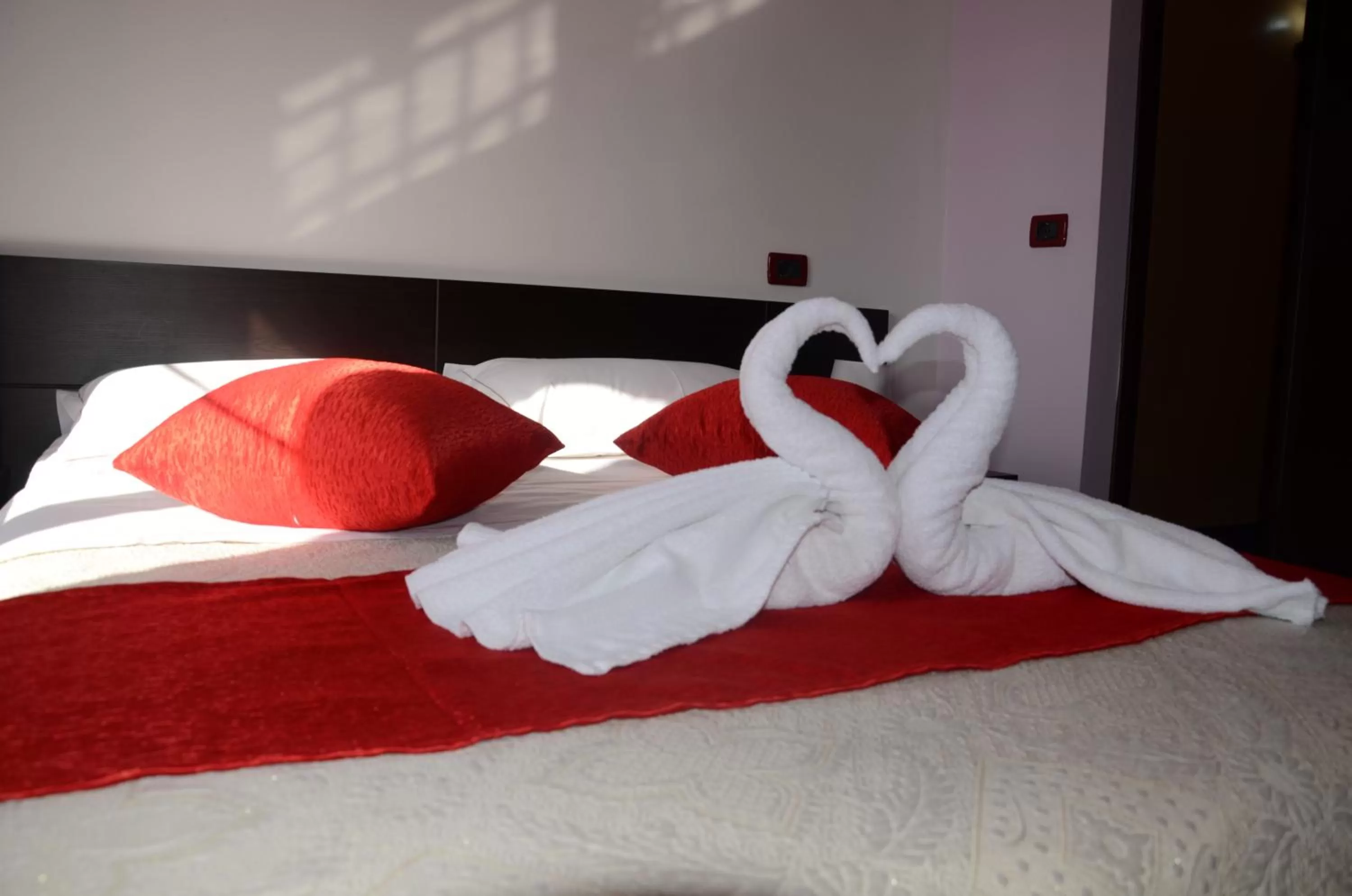 Bed in Jolly City Center Hotel