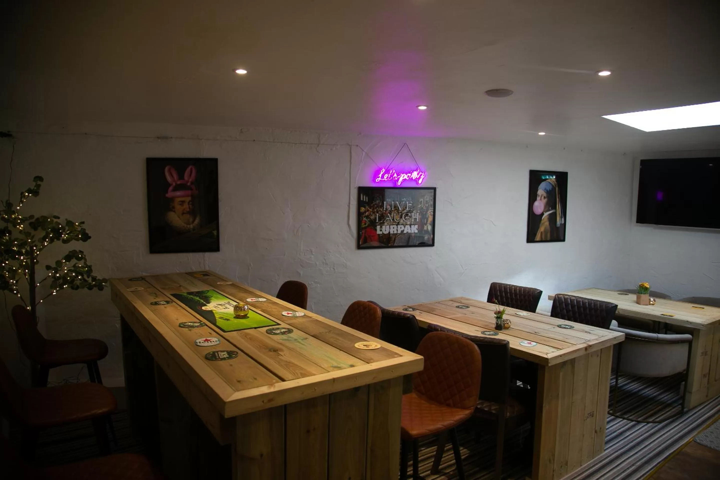 Lounge or bar, Restaurant/Places to Eat in The Swan