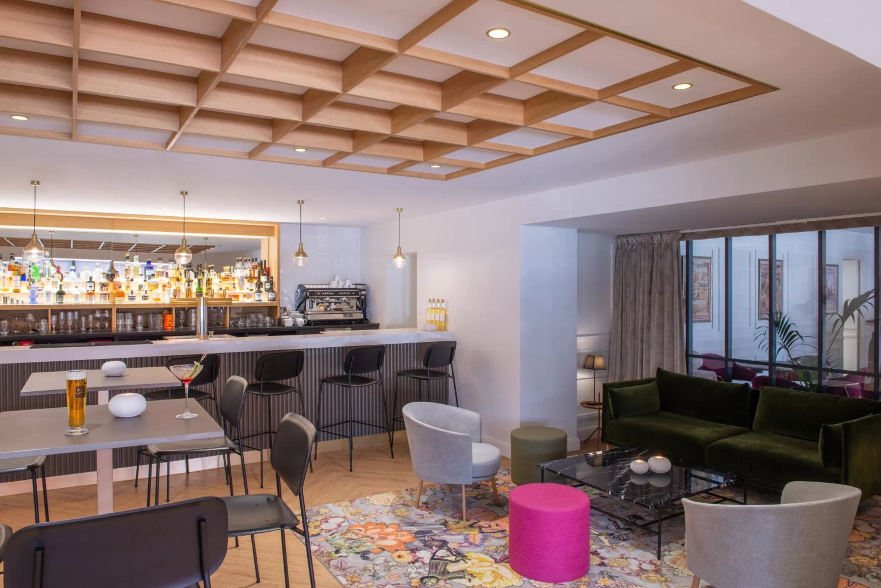 Lounge or bar in Domaine du Limonay, The Originals Collection