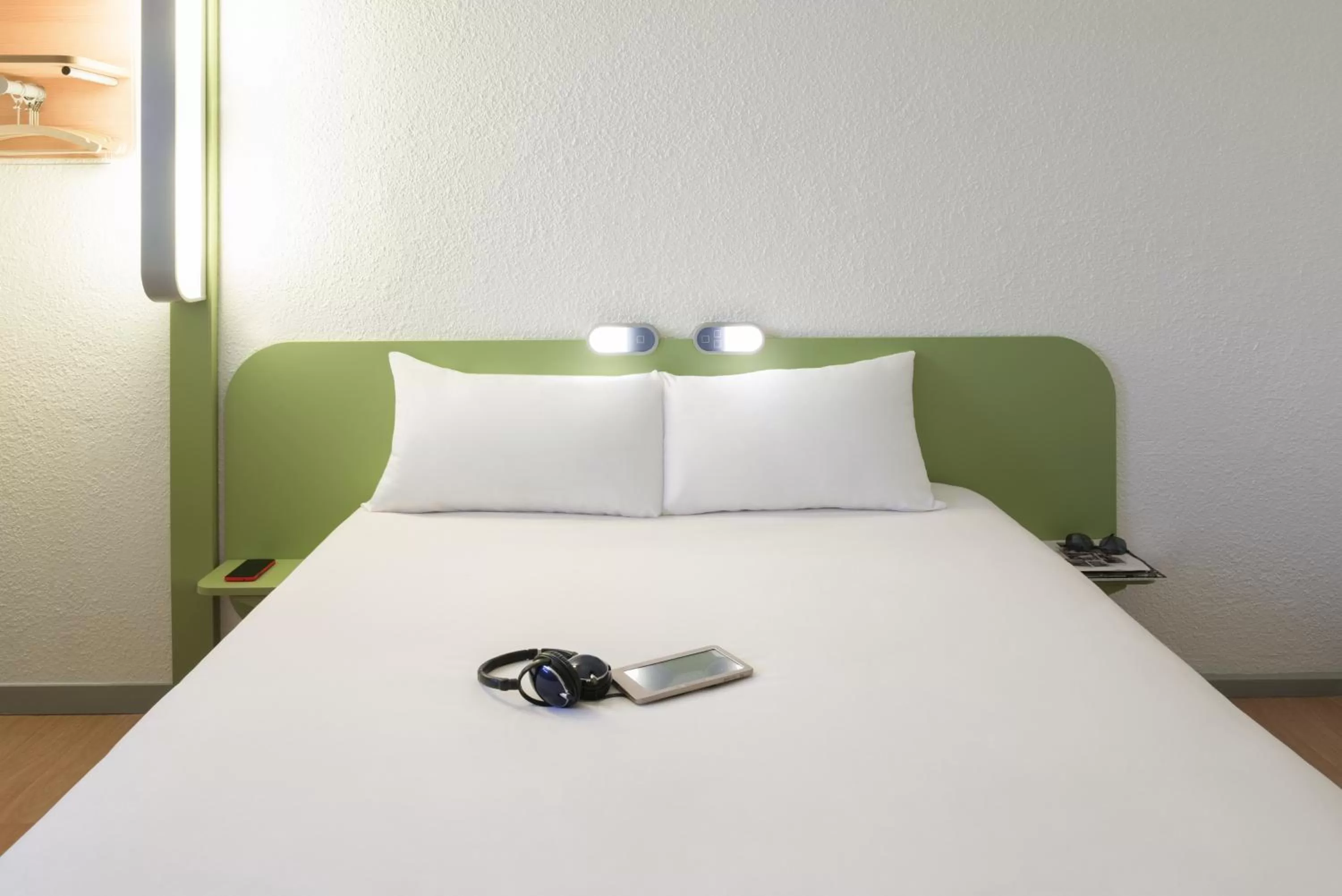 Photo of the whole room, Bed in Ibis budget Dunkerque Grande Synthe