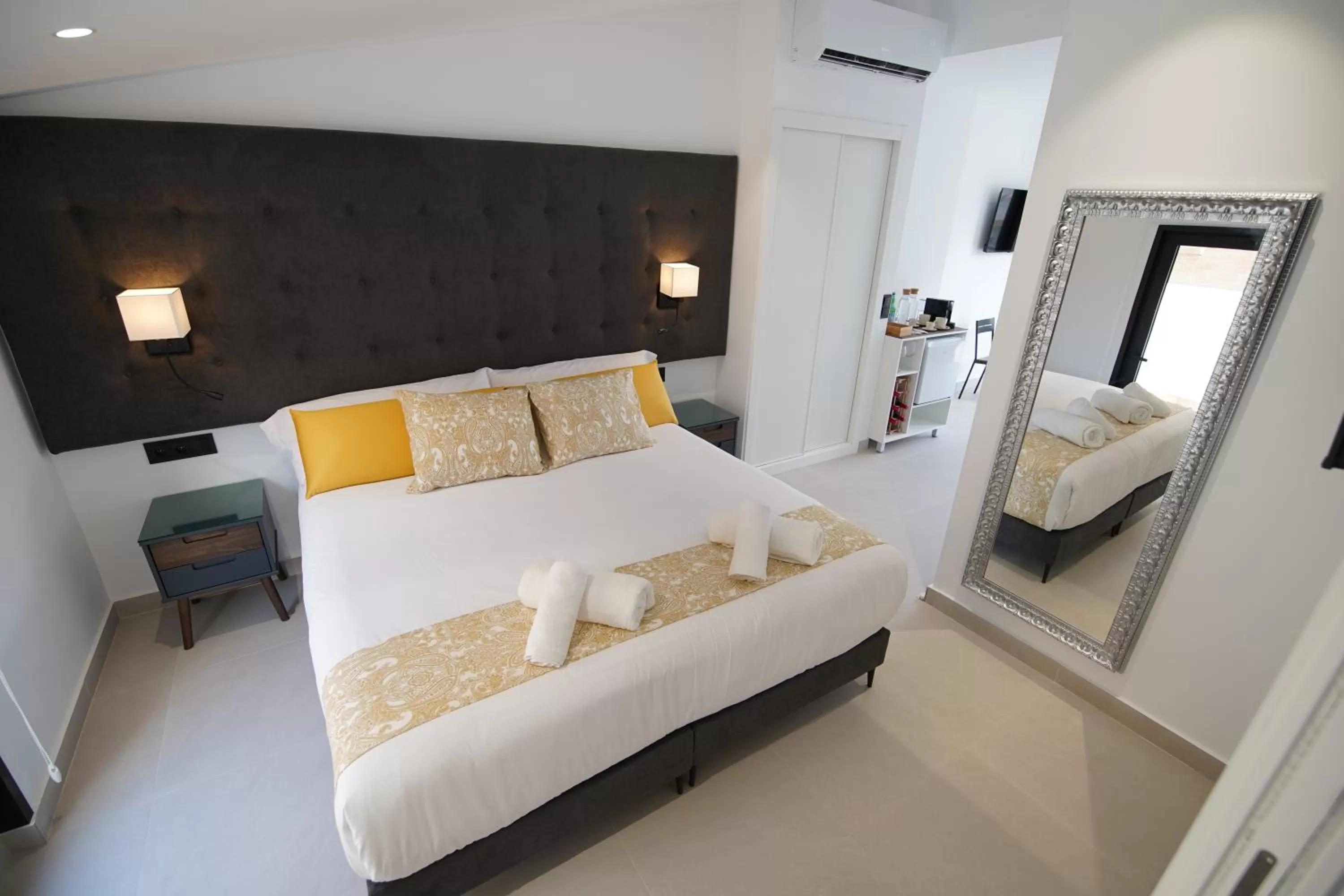 Bed in BET Apartments - Suites Puerto Valencia