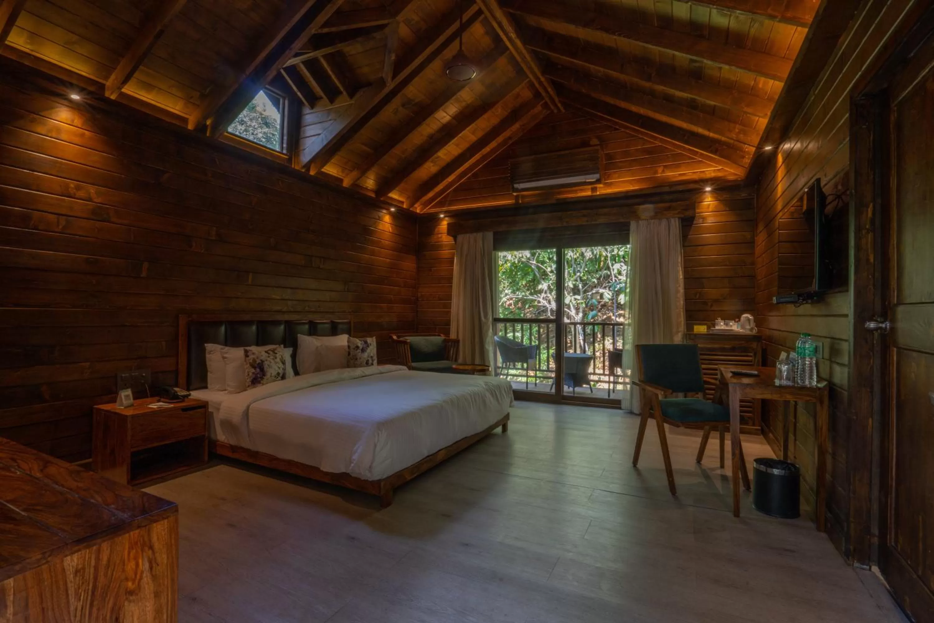 Photo of the whole room, Bed in The Ananta Udaipur