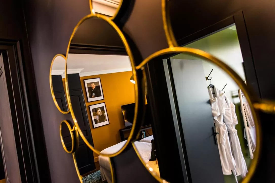 Toilet in Hôtel - Restaurant Le Globe