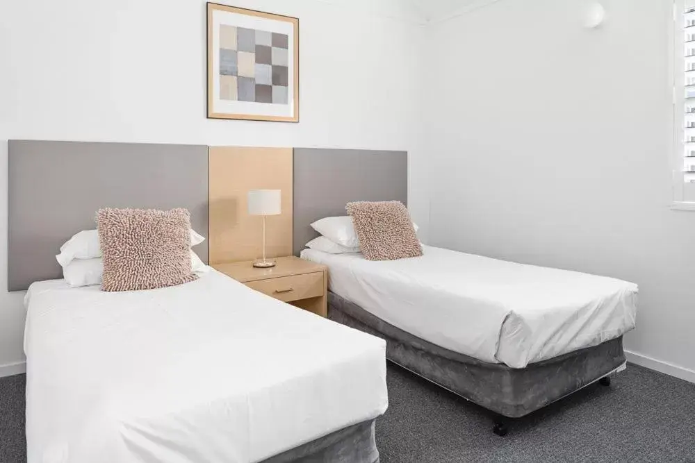 Three-Bedroom Apartment with Bay View in Corrigans Cove Three-Bedroom Apartment with Bay View in Corrigans Cove