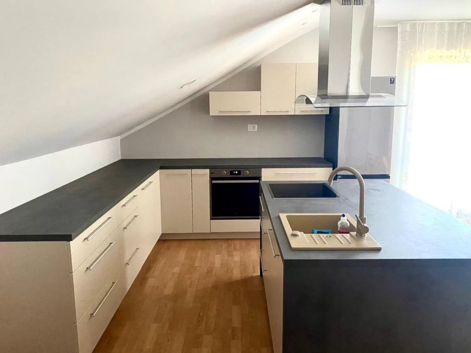 Kitchen or kitchenette, Kitchen/Kitchenette in HOP HOUSE Garni Hotel