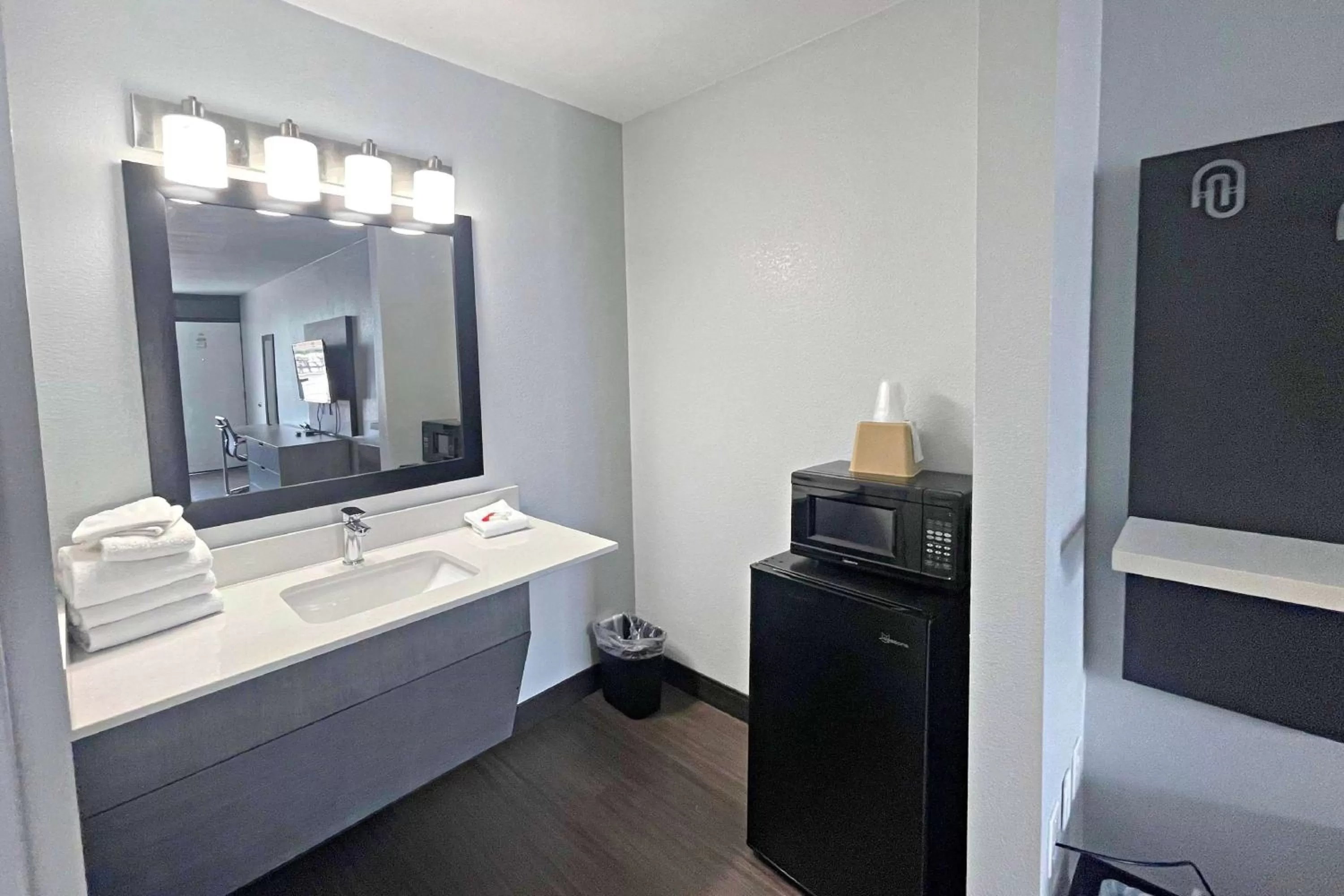 Photo of the whole room in Travelodge by Wyndham Pigeon Forge Dollywood Lane