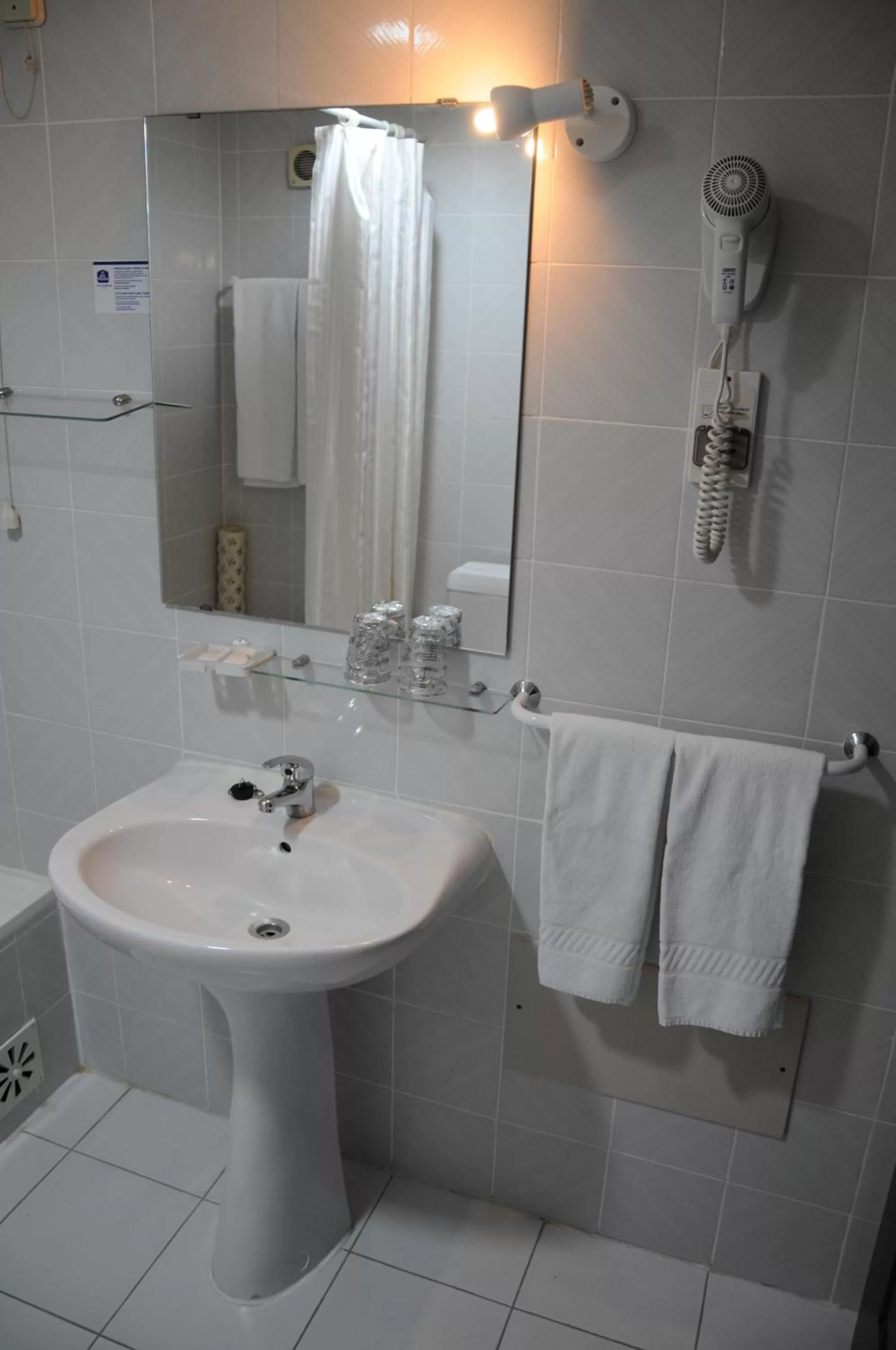 Bathroom in Best Western Hotel Dom Bernardo