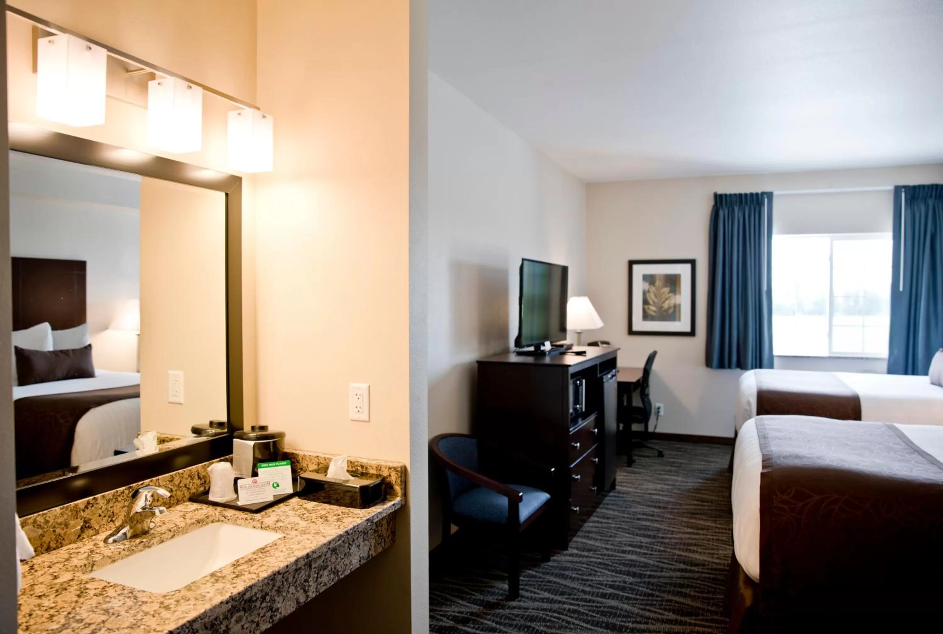 Bedroom, Bed in Cobblestone Inn & Suites -Clarinda